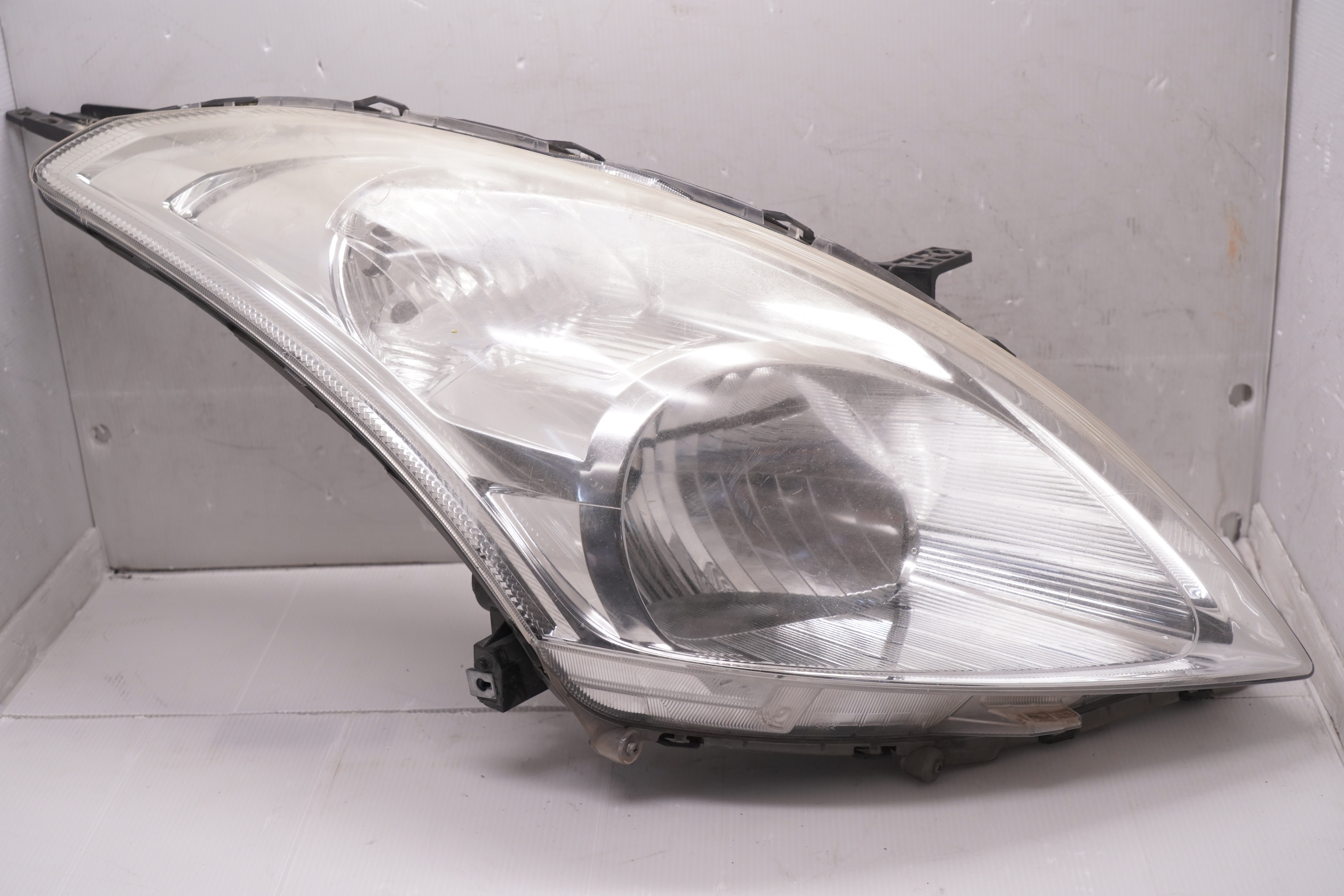 SUZUKI SWIFT 2010-2016 HALOGEN R.H.S HEADLIGHT GENUINE