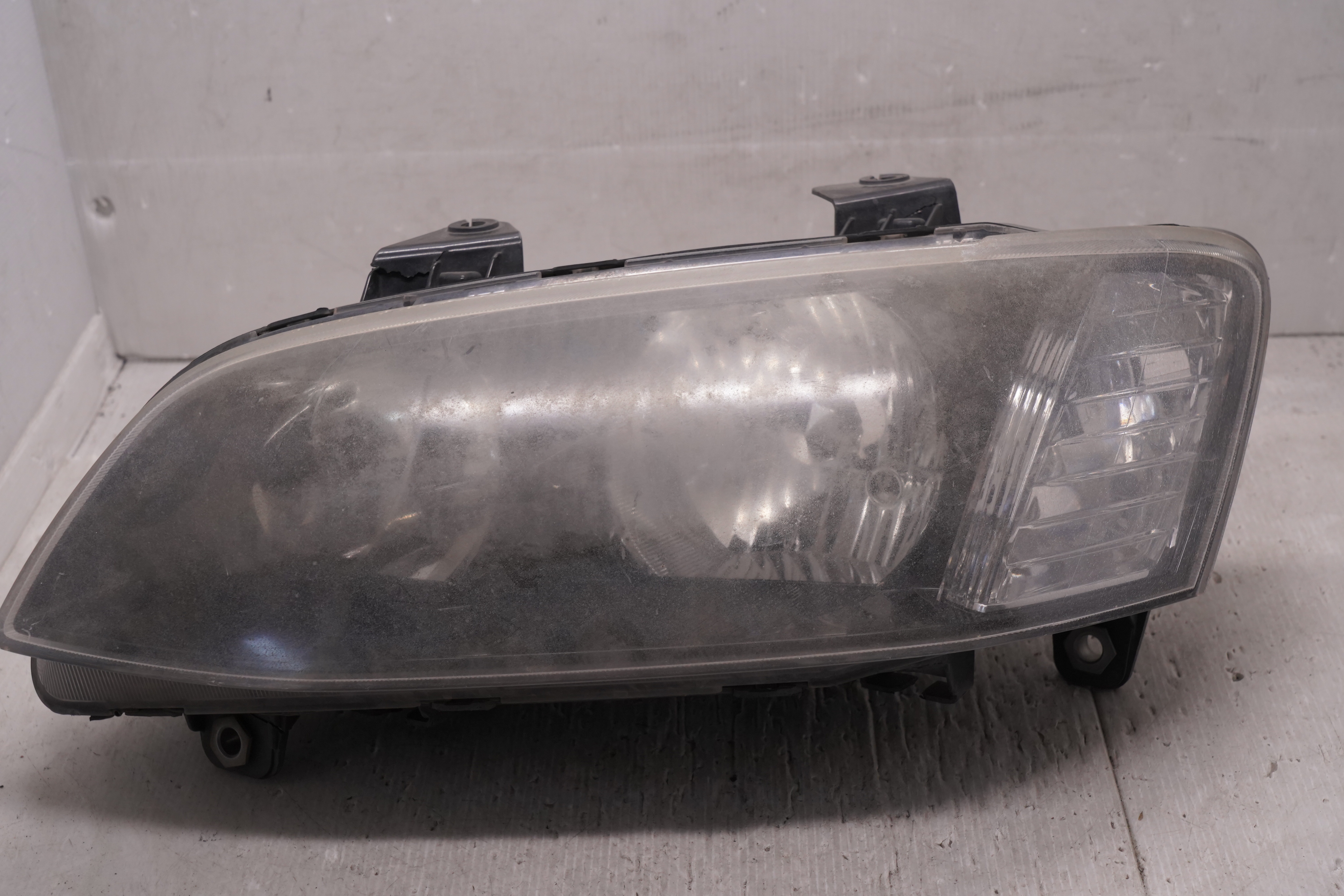HOLDEN COMMODORE VE SV6 2007-2010 HALOGEN L.H.S HEADLIGHT GENUINE