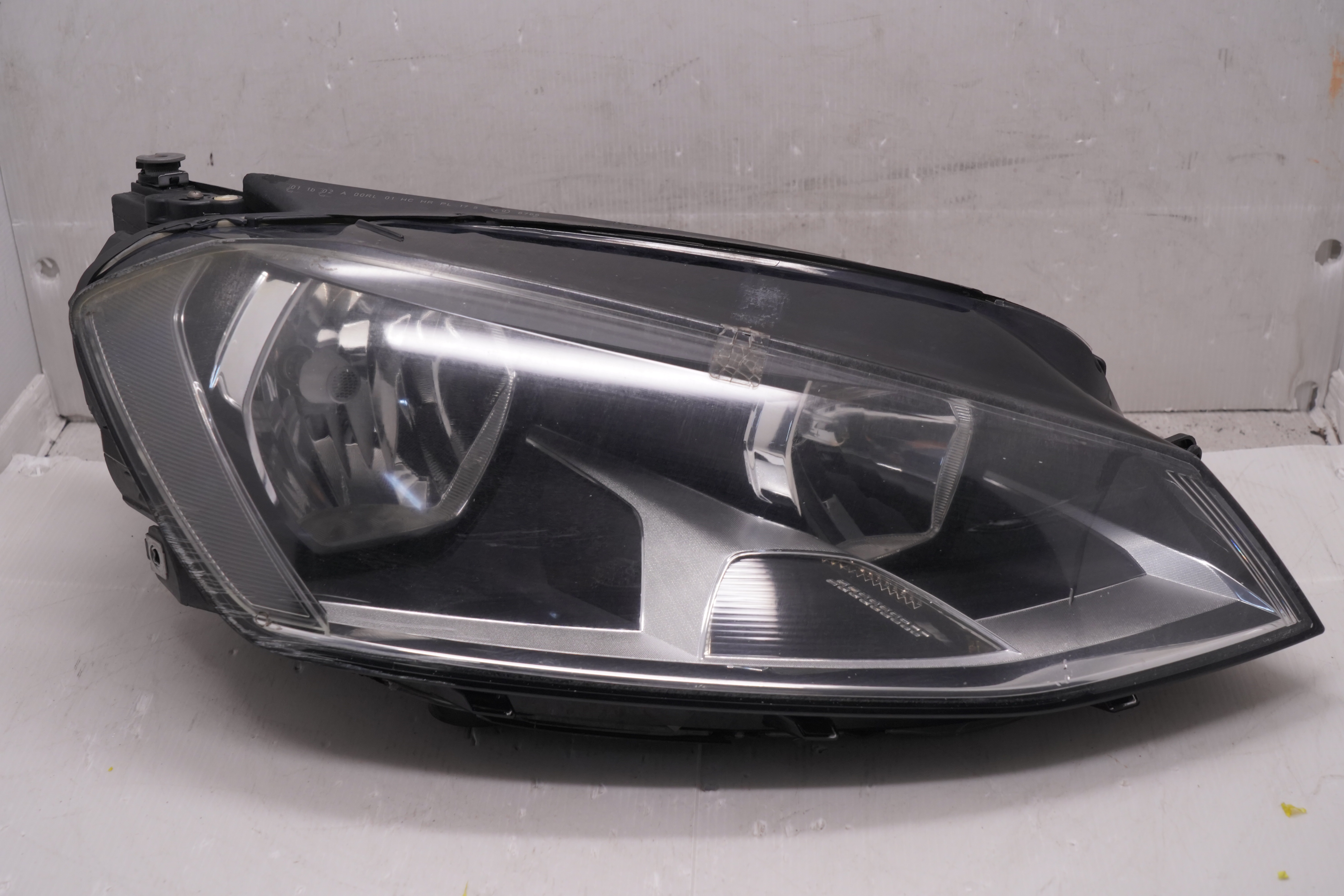 VOLKSWAGEN GOLF MK7 2014-2016 HALOGEN R.H.S HEADLIGHT GENUINE