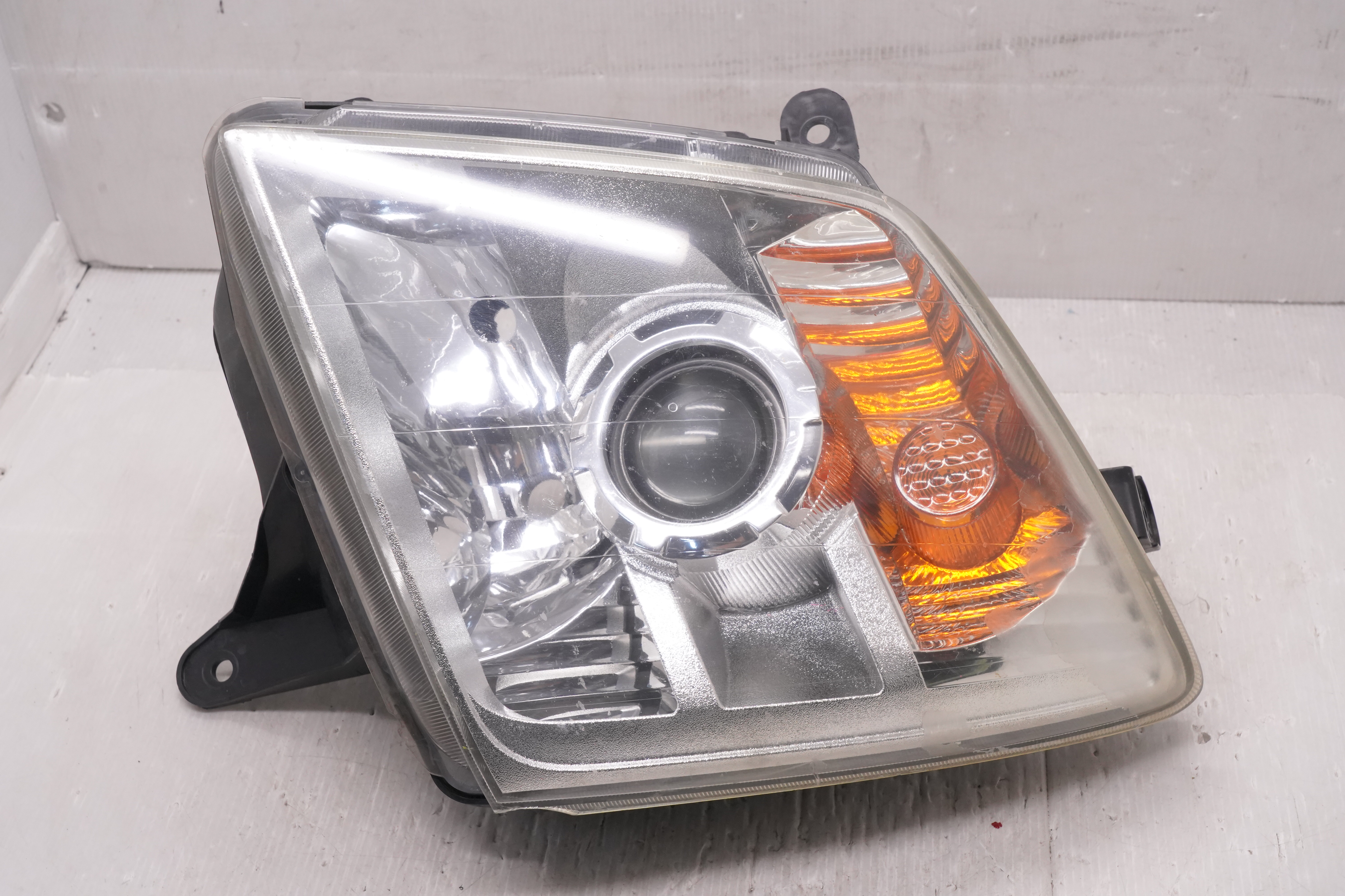 ISUZU D-MAX 2008-2012 HOLGOEN L.H.S HEADLIGHT GENUINE