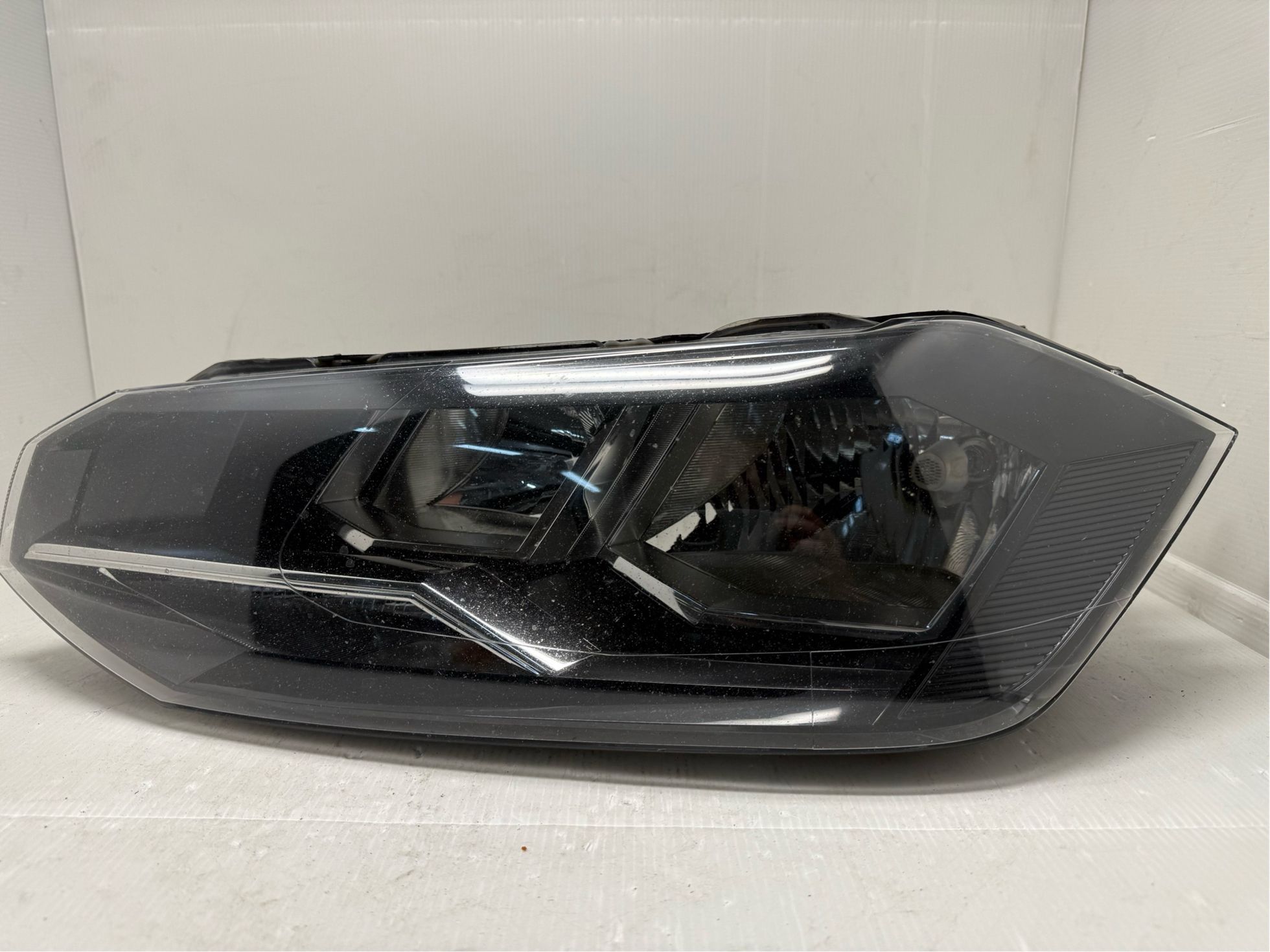 VOLKSWAGEN POLO 2018-2021 HALOGEN L.H.S HEADLIGHT GENUINE