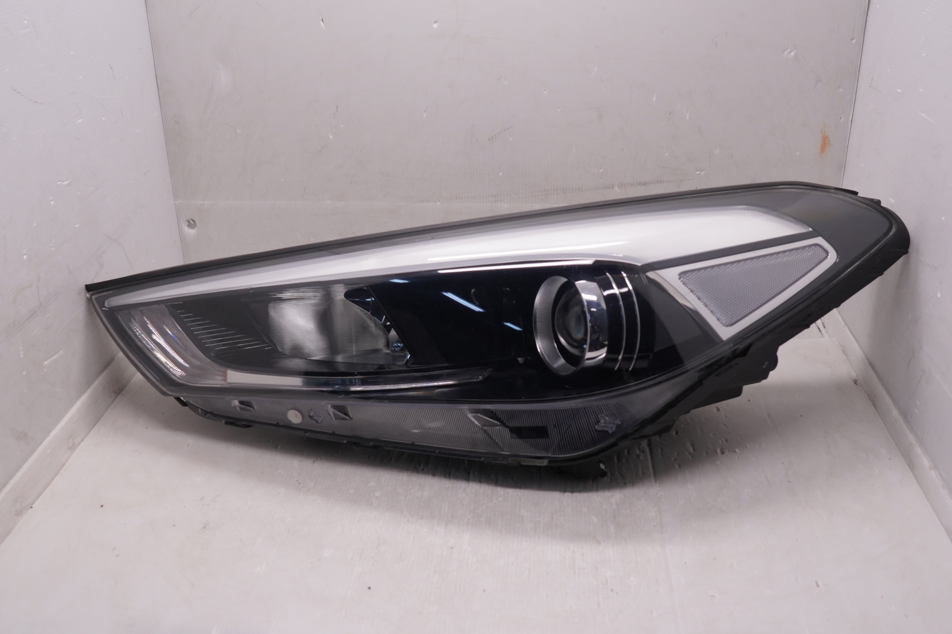 HYUNDAI TUCSON XG 2015-2017 HALOGEN L.H.S HEADLIGHT GENUINE