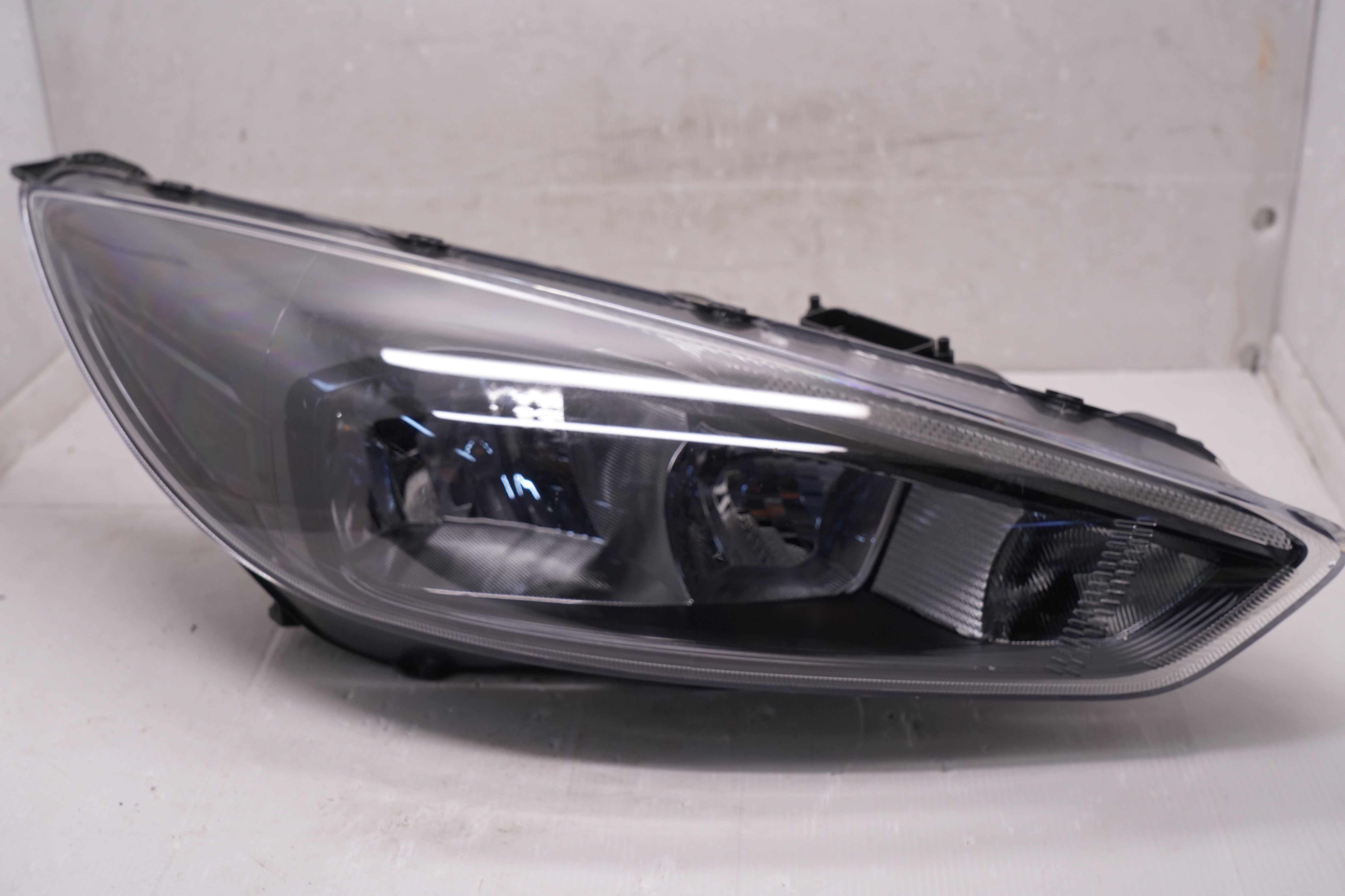 FORD FOCUS MK3 III 2014-2018 R.H.S HEADLIGHT GENUINE