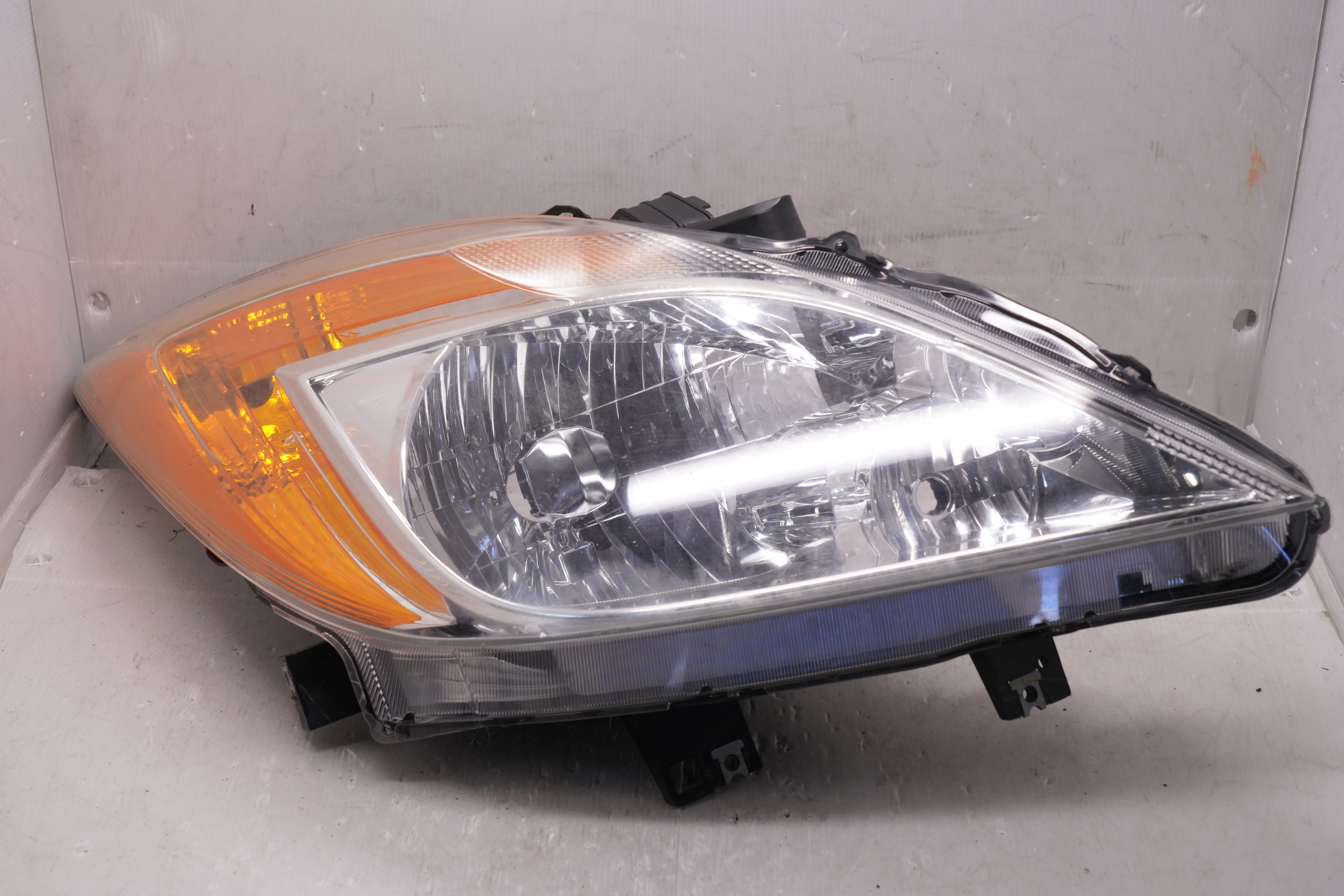 MAZDA BT-50 2012-2015 HALOGEN R.H.S HEADLIGHT GENUINE