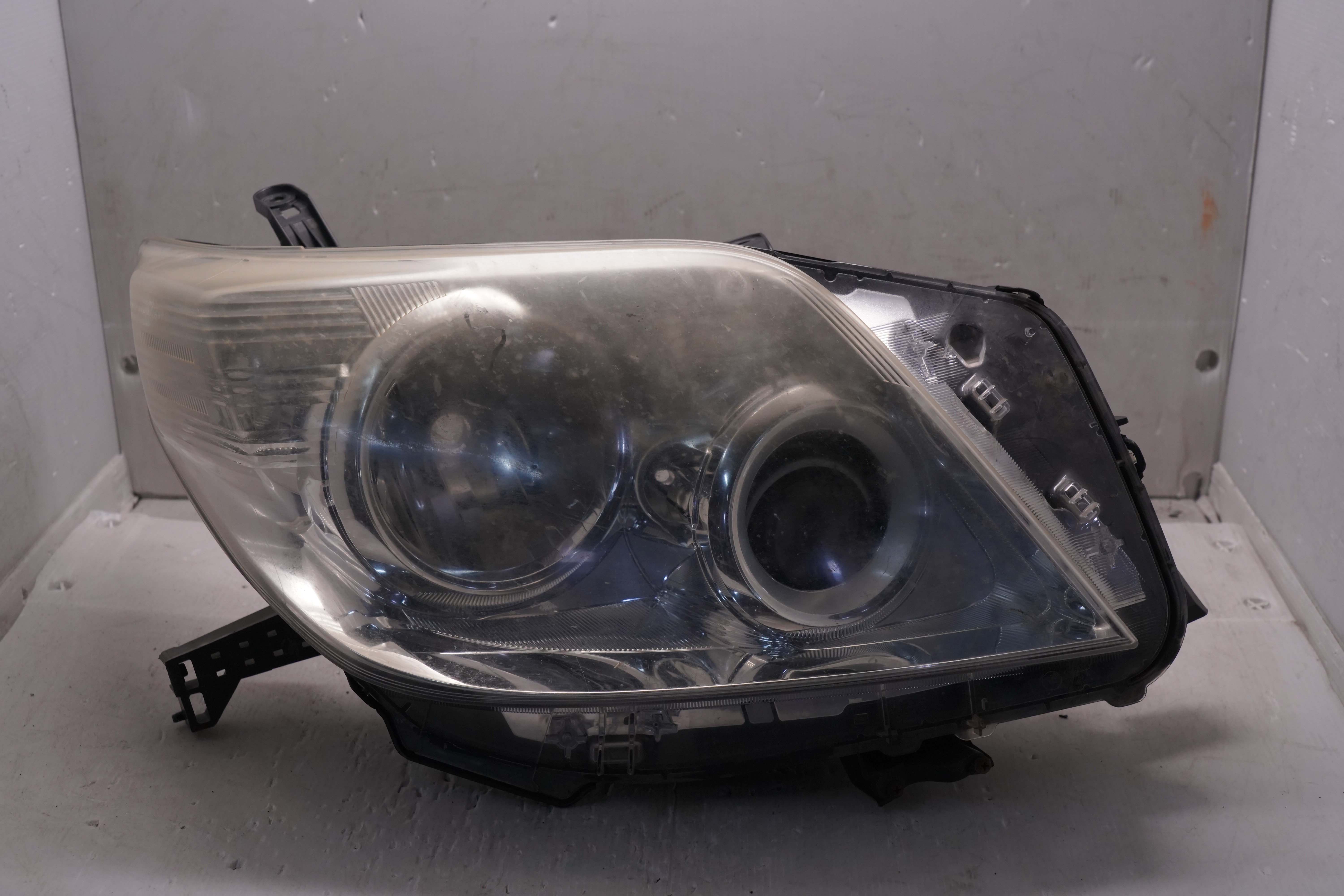 TOYOTA LANDCRUISER PRADO 150 KDJ150R 2010-2013 HALOGEN R.H.S HEADLIGHT GENUINE