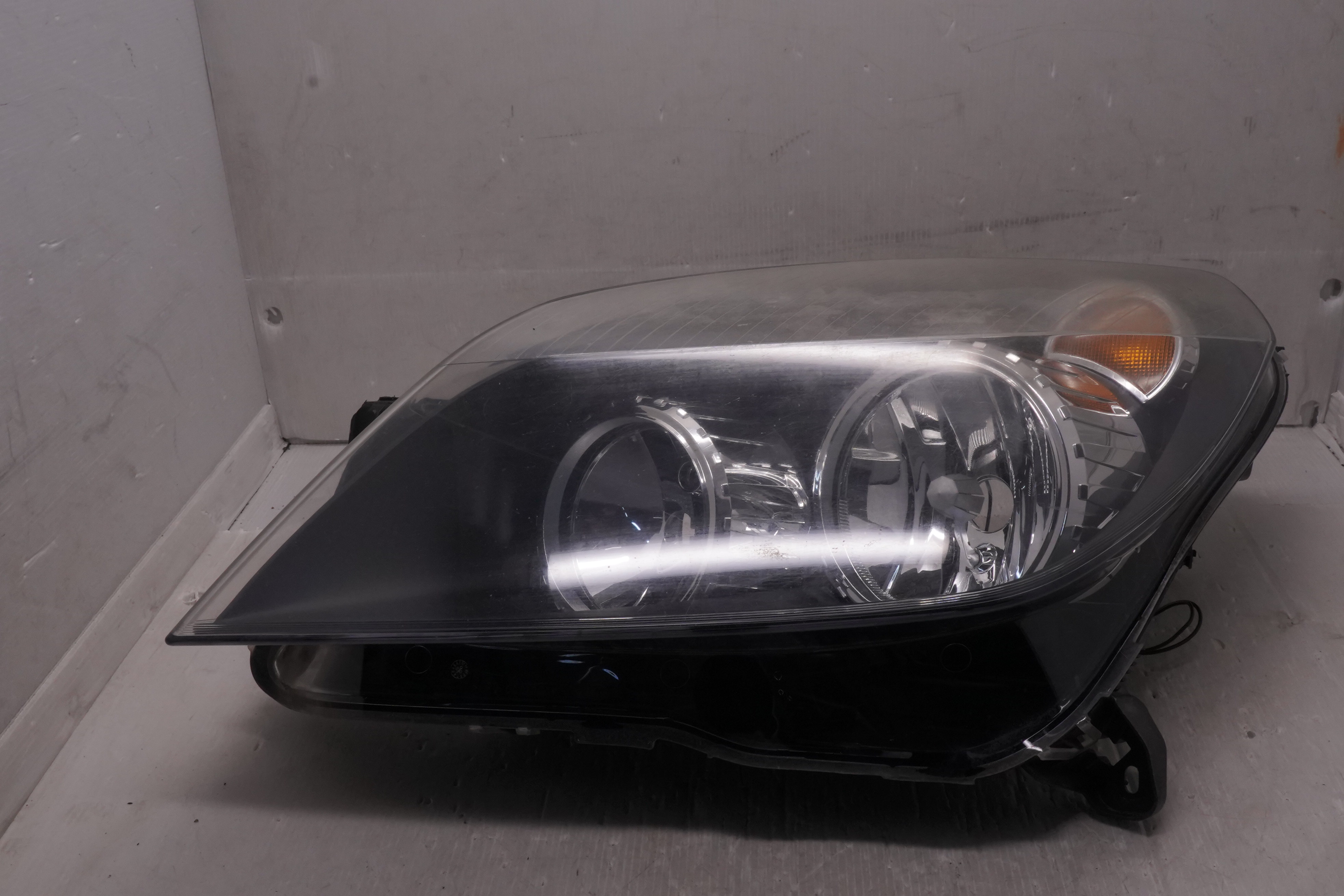 HOLDEN ASTRA 2004-2009 HALOGEN L.H.S HEADLIGHT GENUINE