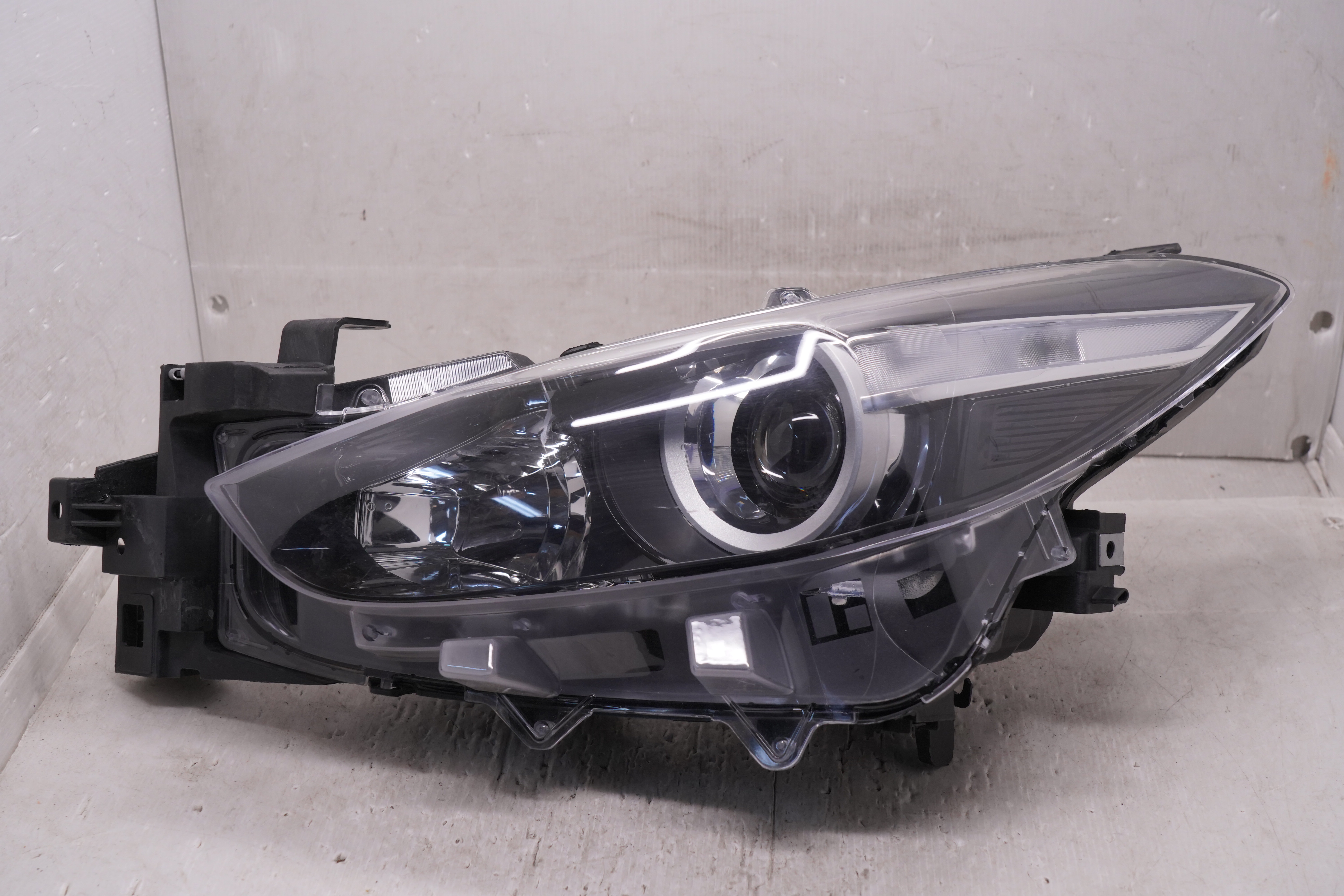 MAZDA 3 2017-2018 HALOGEN L.H.S HEADLIGHT GENUINE