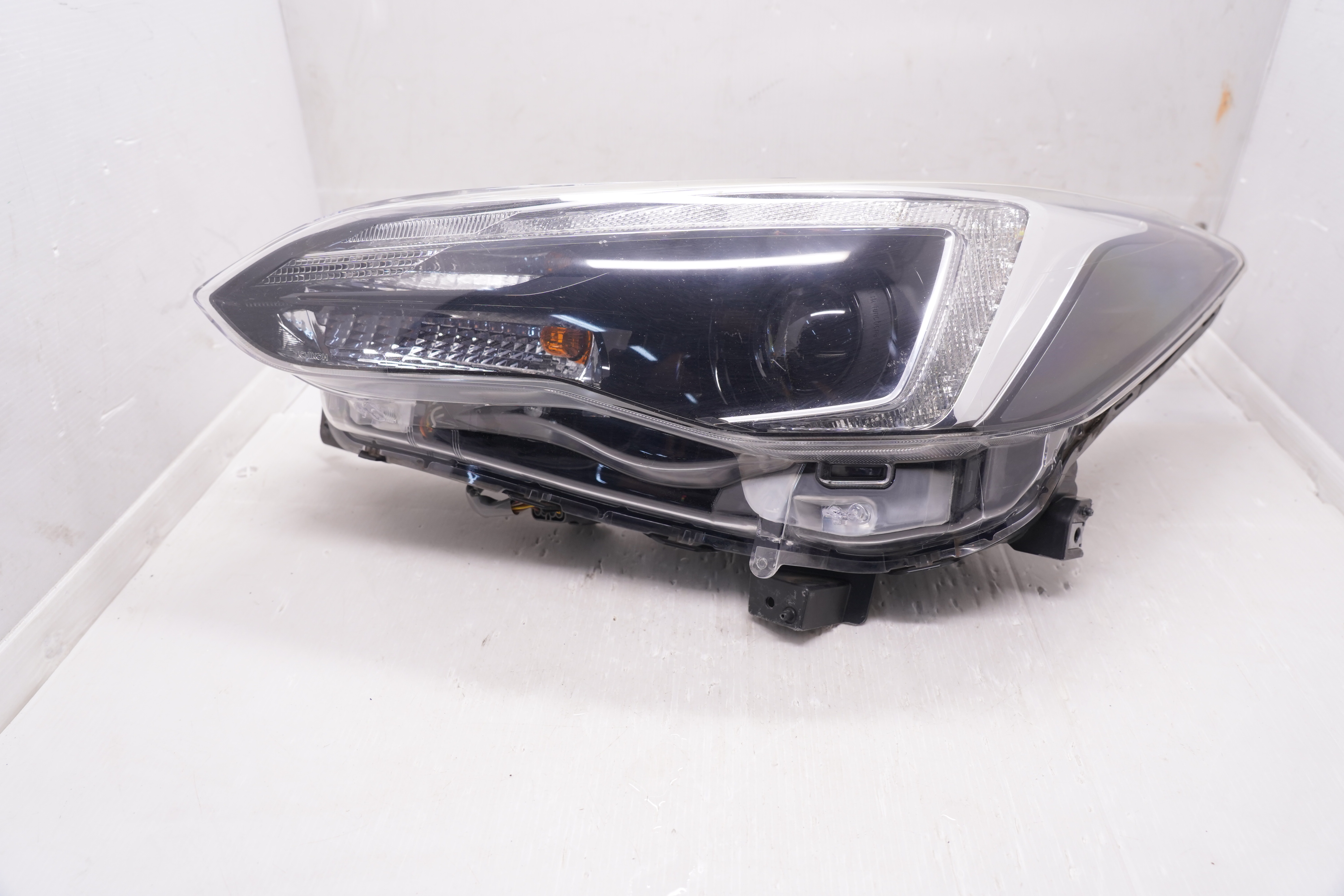 SUBARU IMPREZA 2017-2019 LED L.H.S HEADLIGHT GENUINE