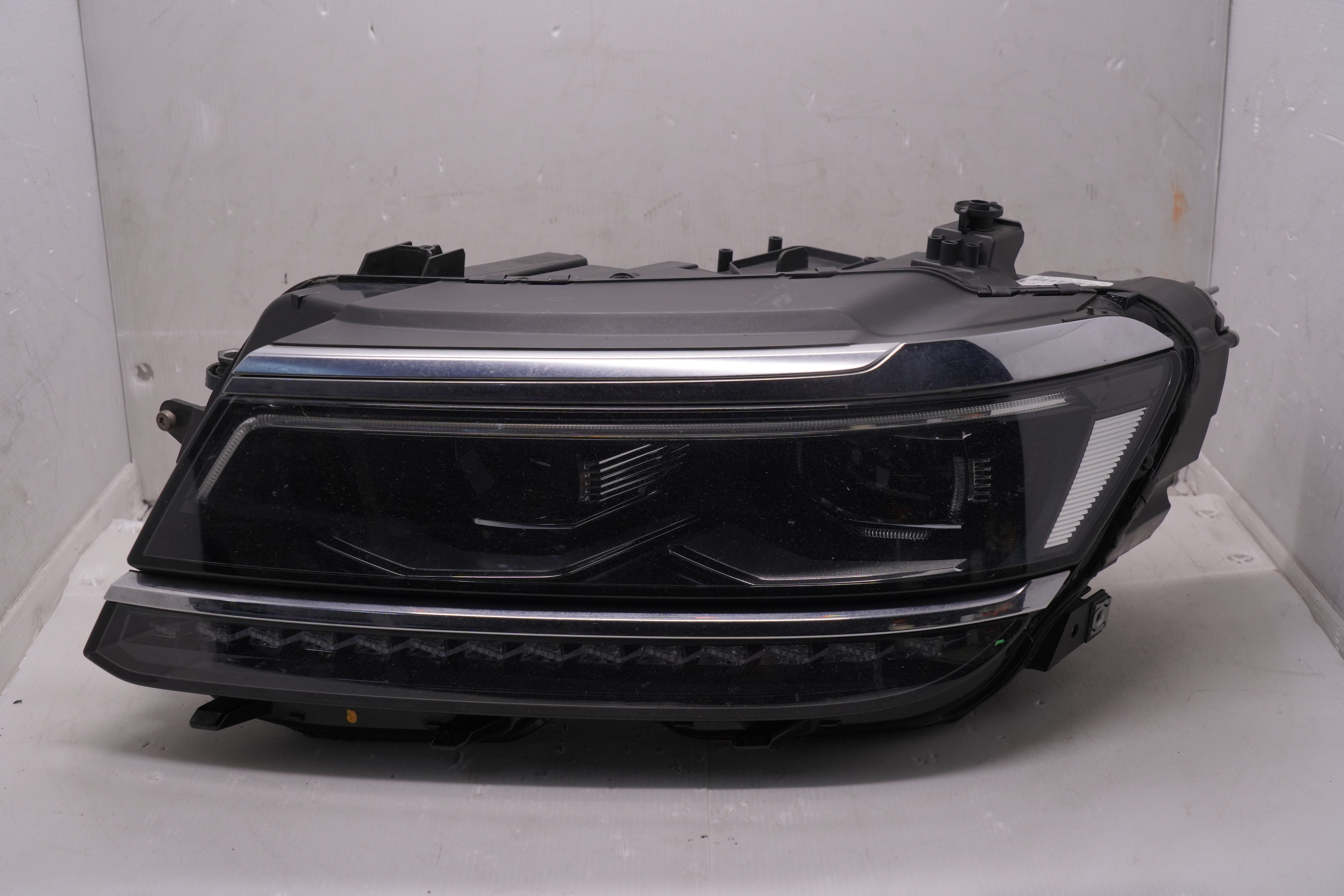 VOLKSWAGEN TIGUAN 2017-2020 LED L.H.S HEADLIGHT GENUINE