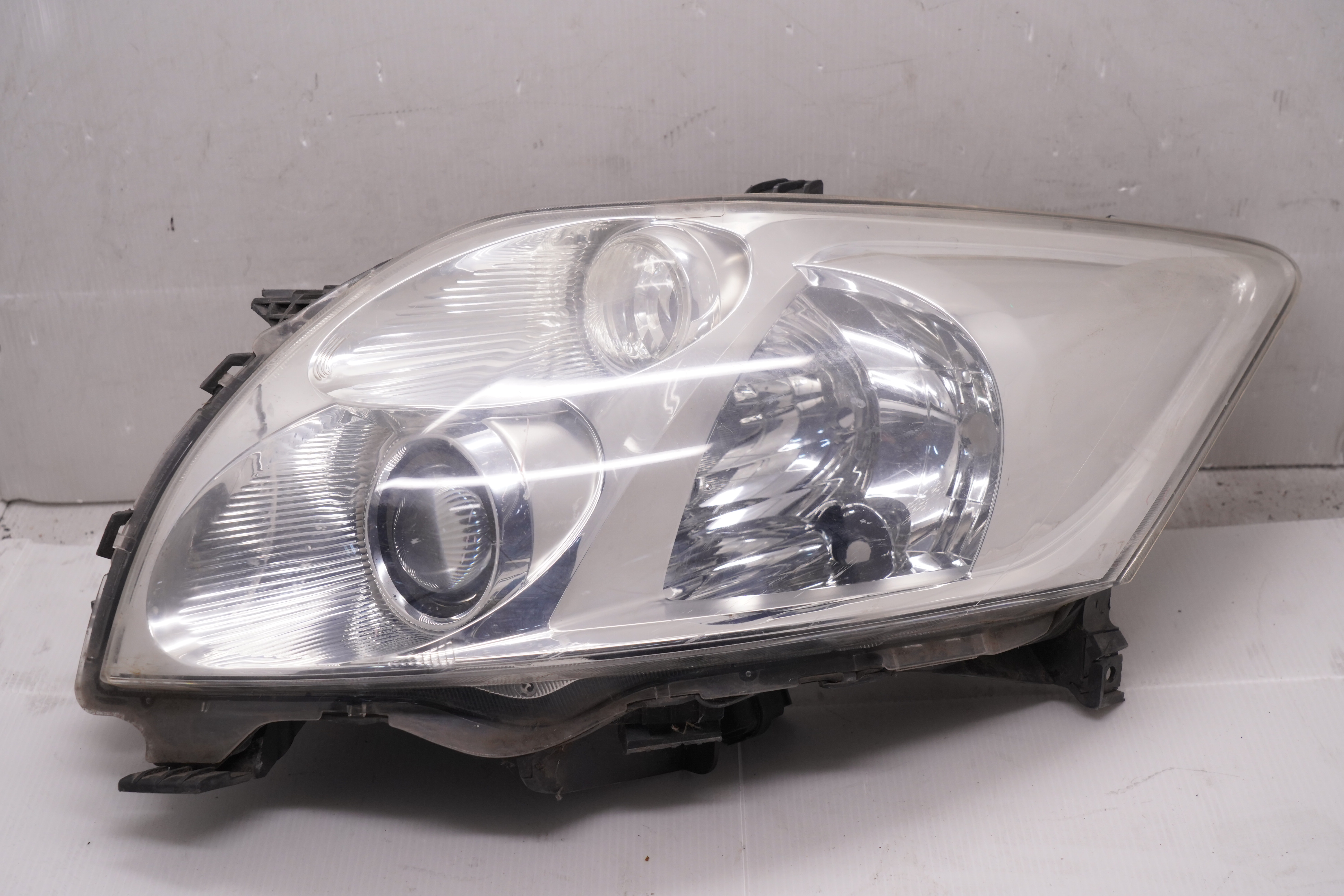 TOYOTA COROLLA AURIS NZE151H 2009-2011 HALOGEN L.H.S HEADLIGHT GENIUNE
