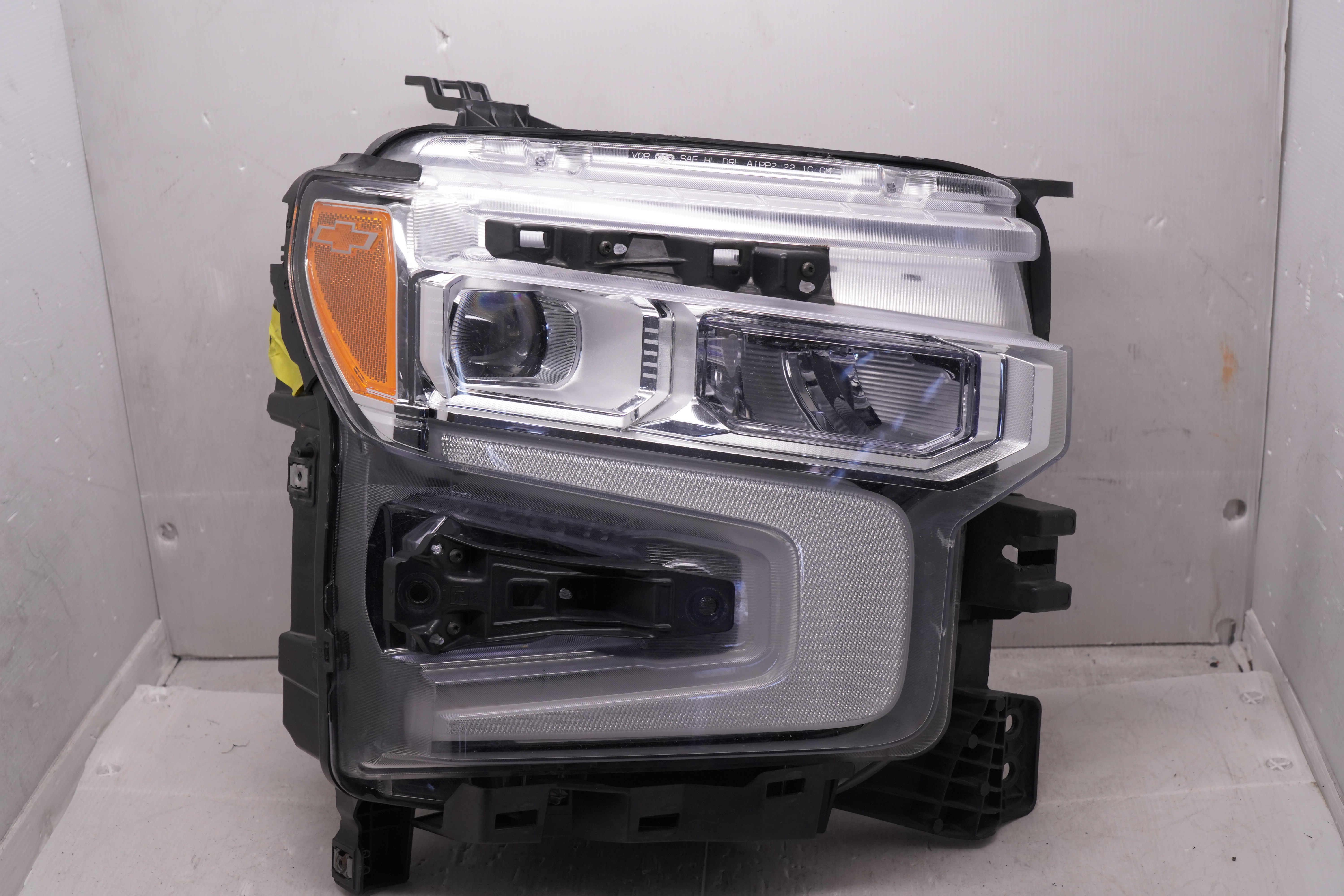 CHEVROLET SLIVERADO 1500 2022-2025 LED R.H.S HEADLIGHT GENUINE