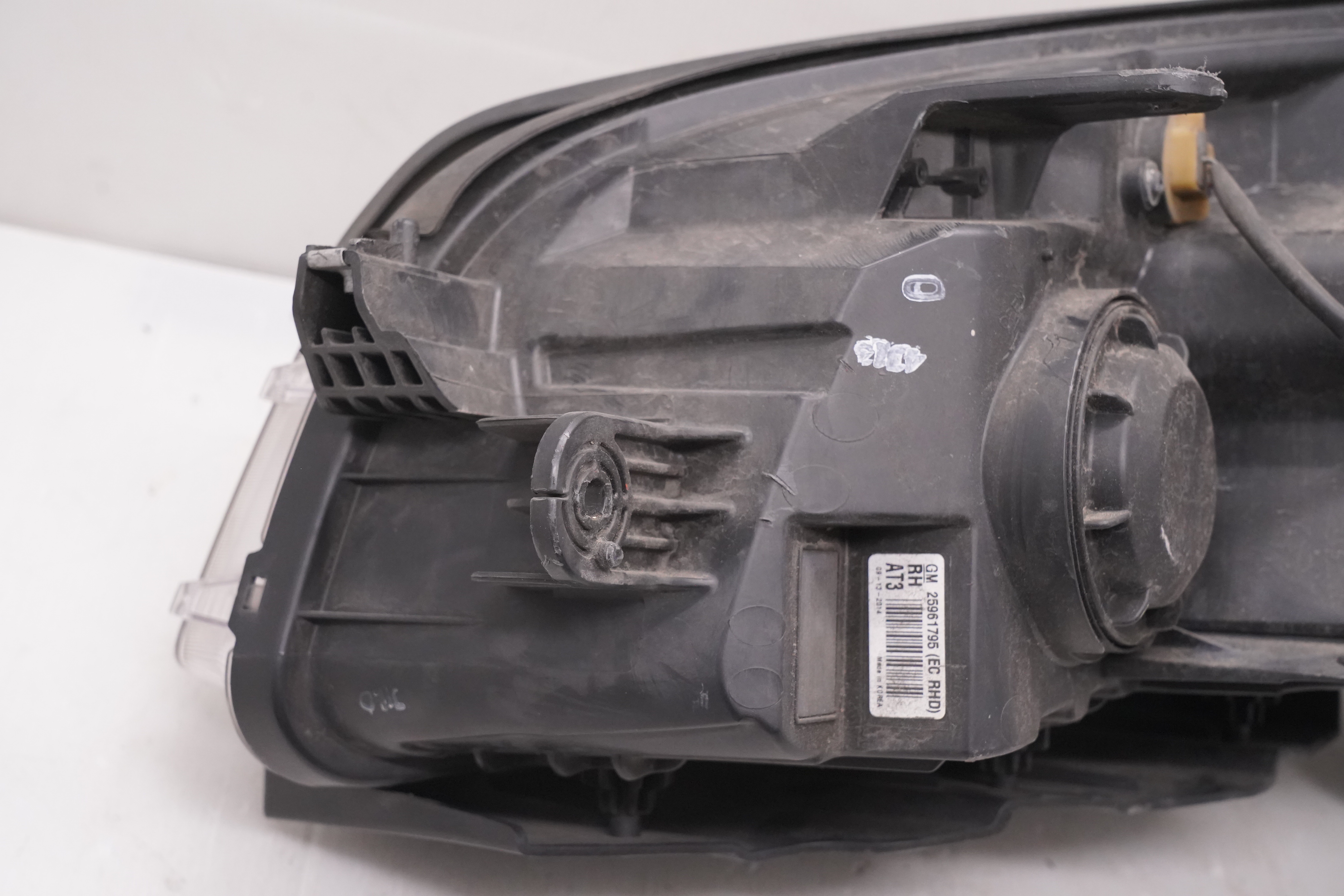 HOLDEN TRAX 2013-2016 HALOGEN R.H.S HEADLIGHT GENUINE