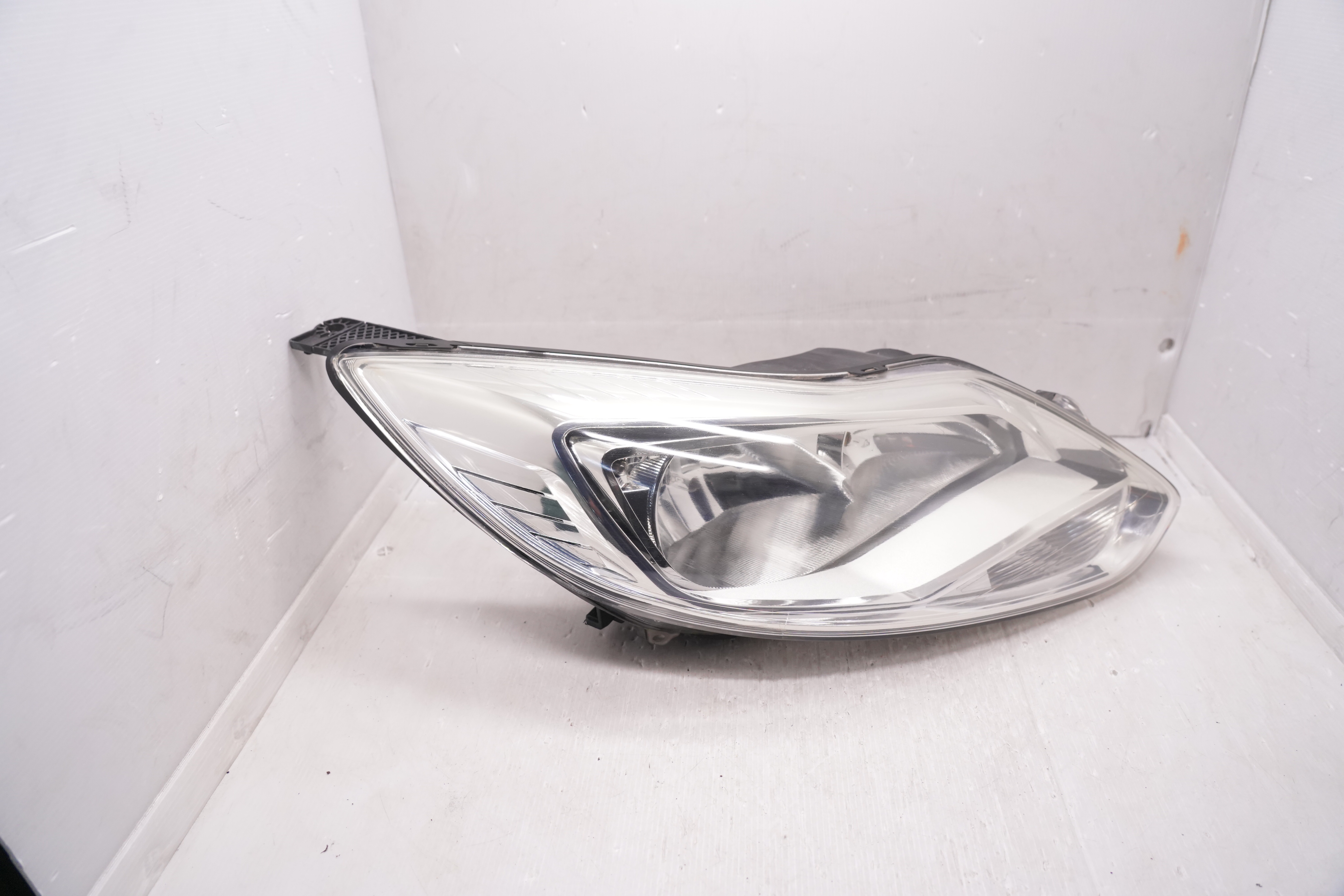 FORD FOCUS MK3 2011-2014 HALOGEN L.H.S HEADLIGHT GENUINE