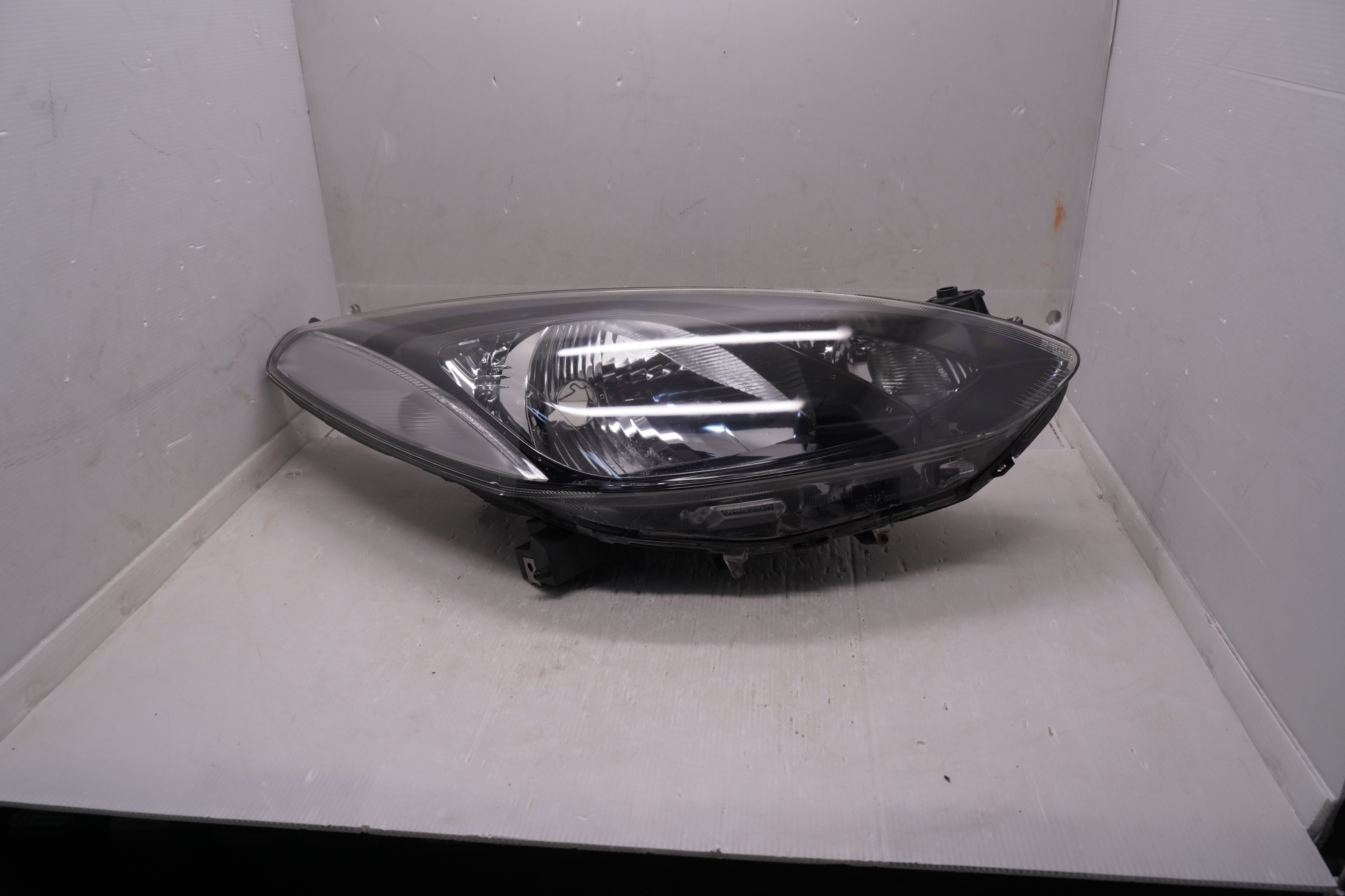 MAZDA 2 2007-2013 HALOGEN R.H.S HEADLIGHT GENUINE