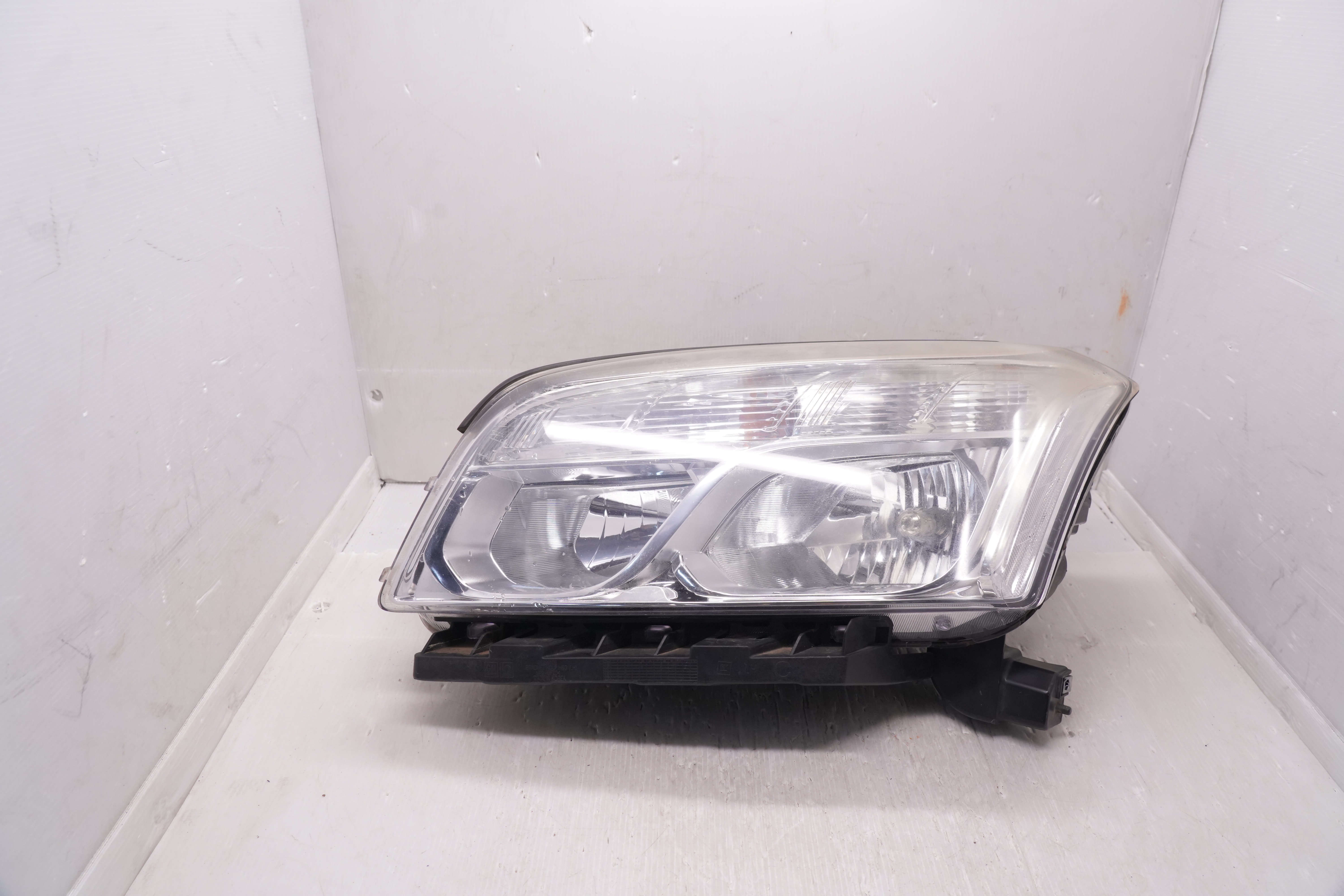 HOLDEN TRAX 2013-2016 HALOGEN L.H.S HEADLIGHT GENUINE