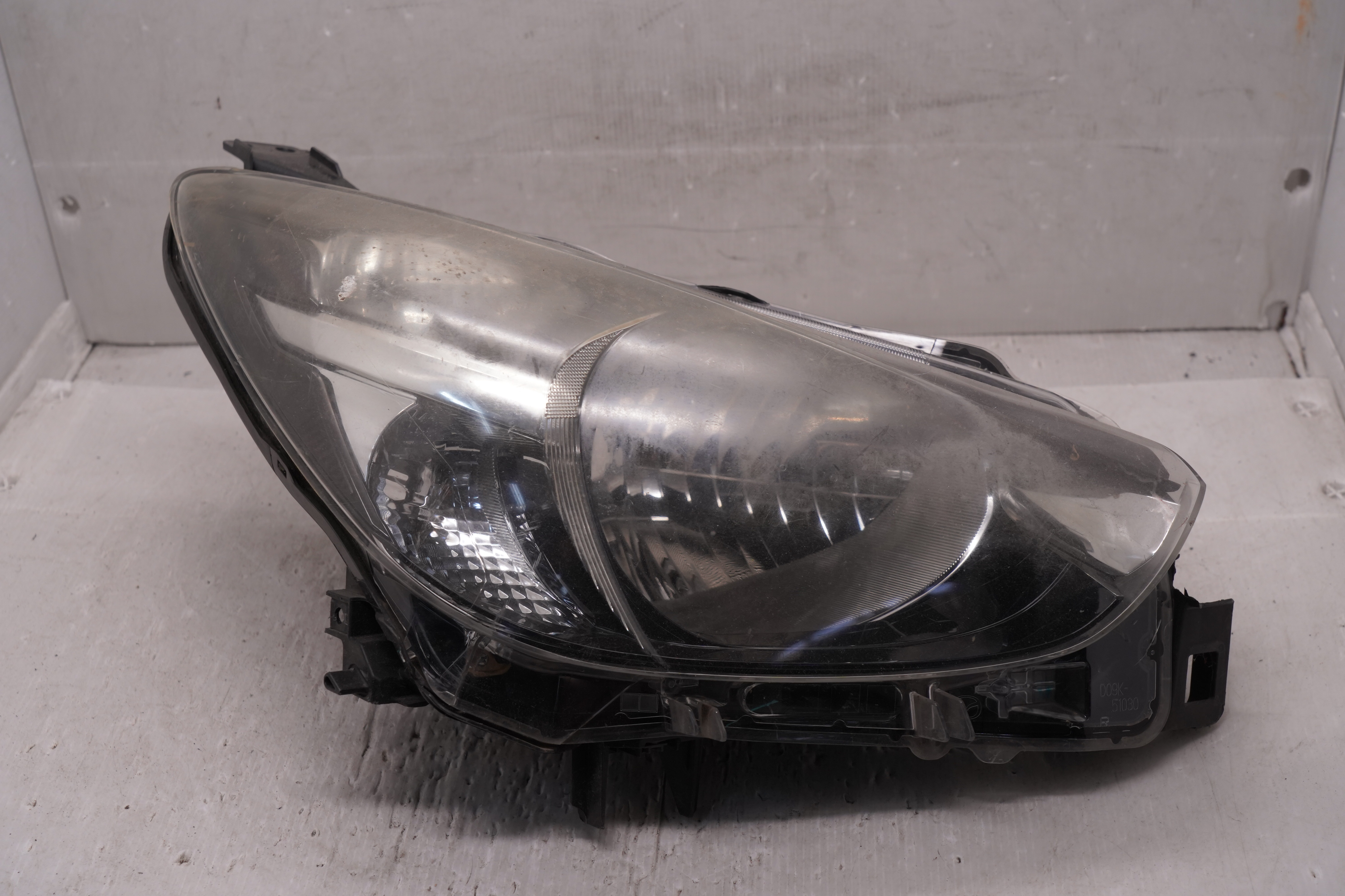 MAZDA 2 2014-2019 HALOGEN R.H.S HEADLIGHT GENUINE