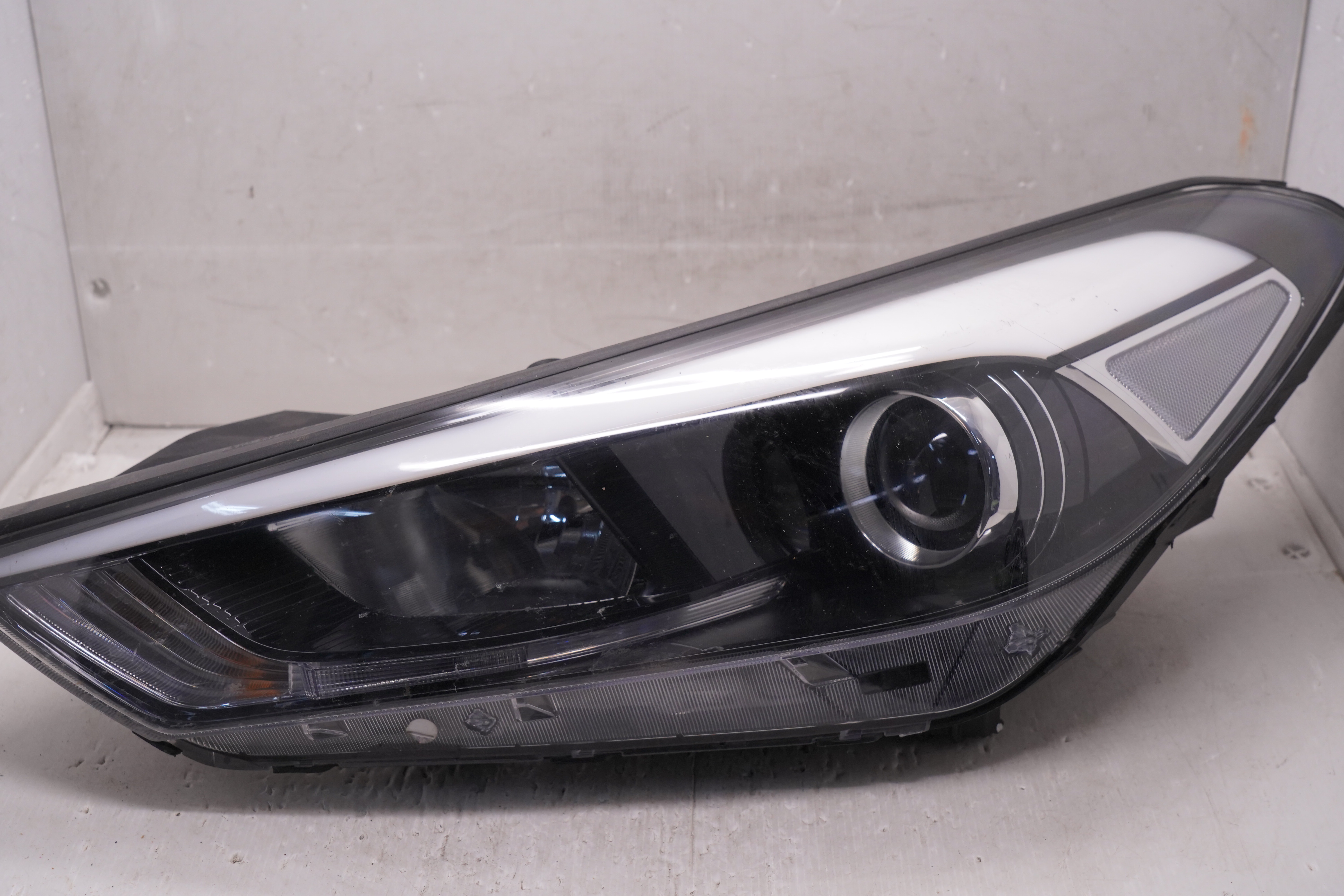 HYUNDAI TUCSON XG 2015-2017 HALOGEN L.H.S HEADLIGHT GENUINE