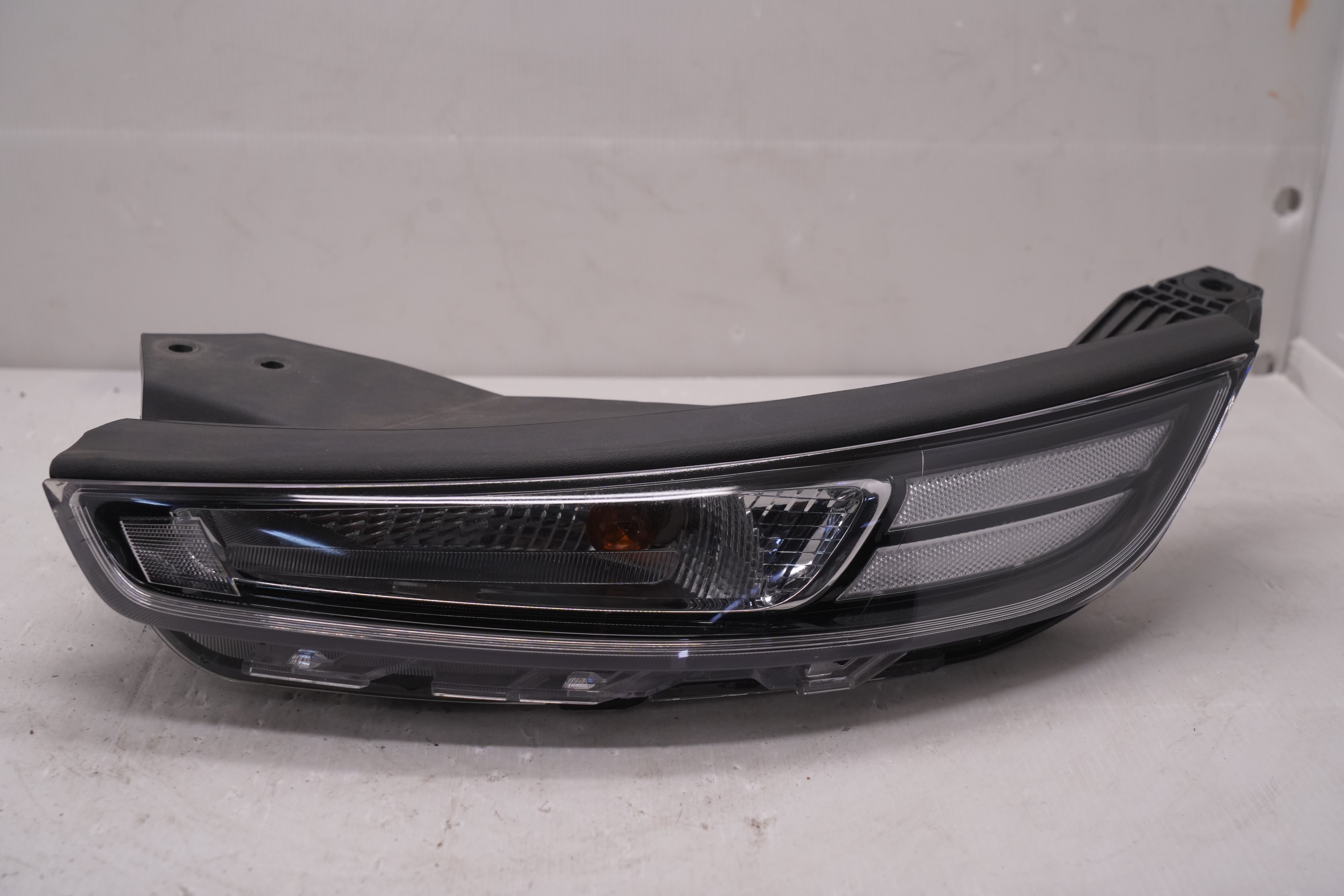 HYUNDAI VENUE 2020-2022 LEFT FOG/INDICATOR/SIDE LIGHT GENUINE