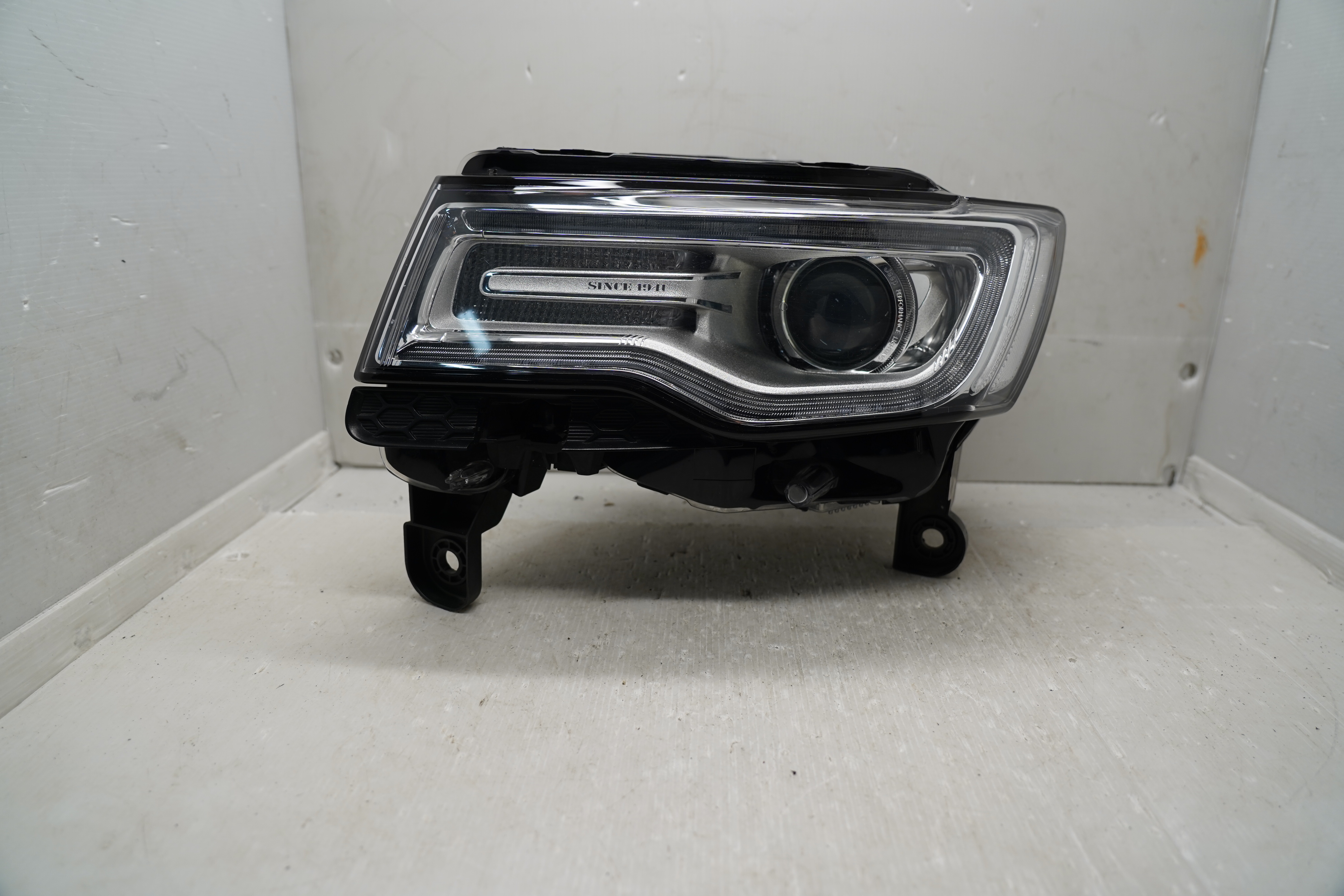 JEEP GRAND CHEROKEE 2014-2021 XENON L.H.S HEADLIGHT GENUINE
