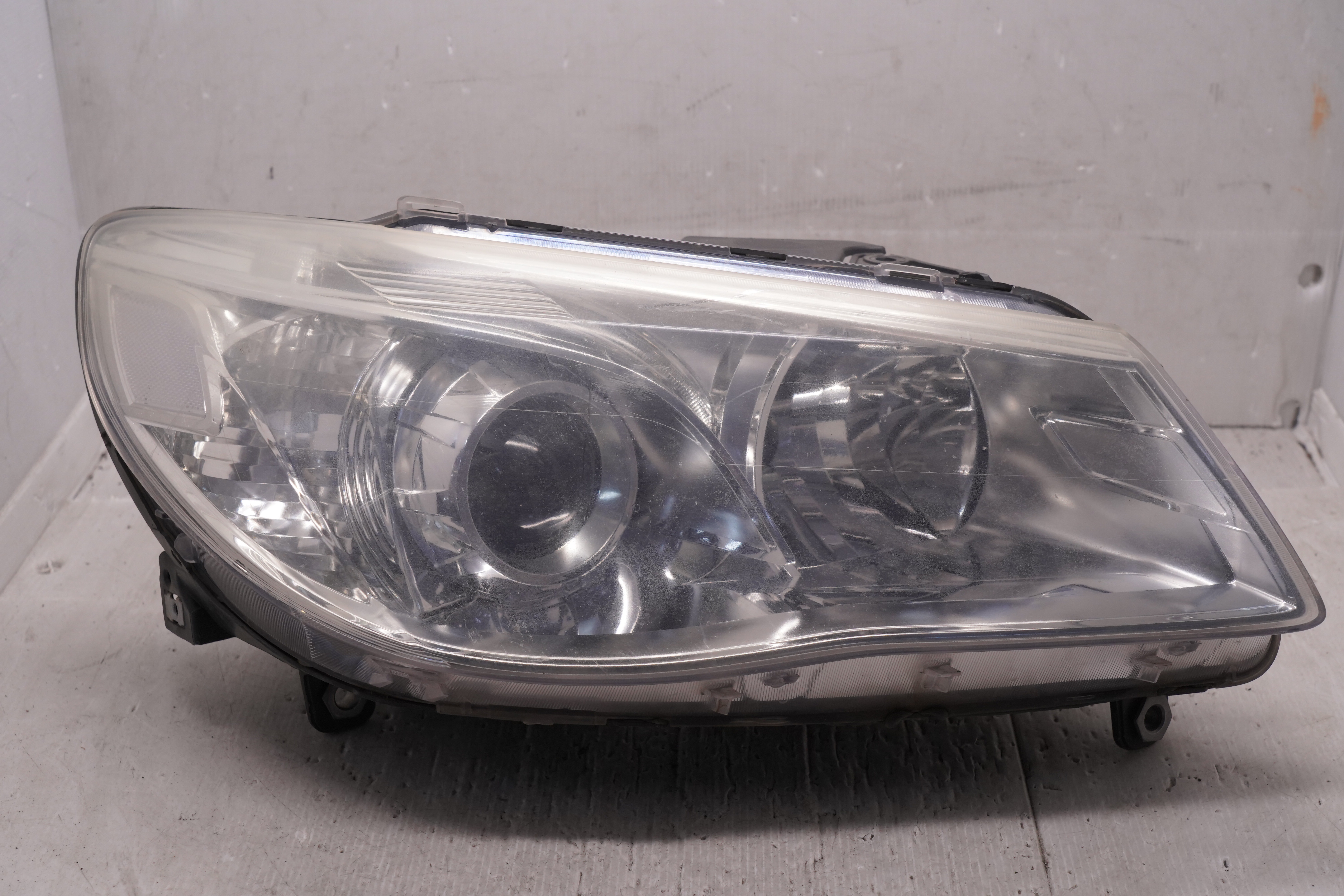 HOLDEN COMMODORE VF SV6 2013-2017 LENS HALOGEN R.H.S HEADLIGHT GENUINE