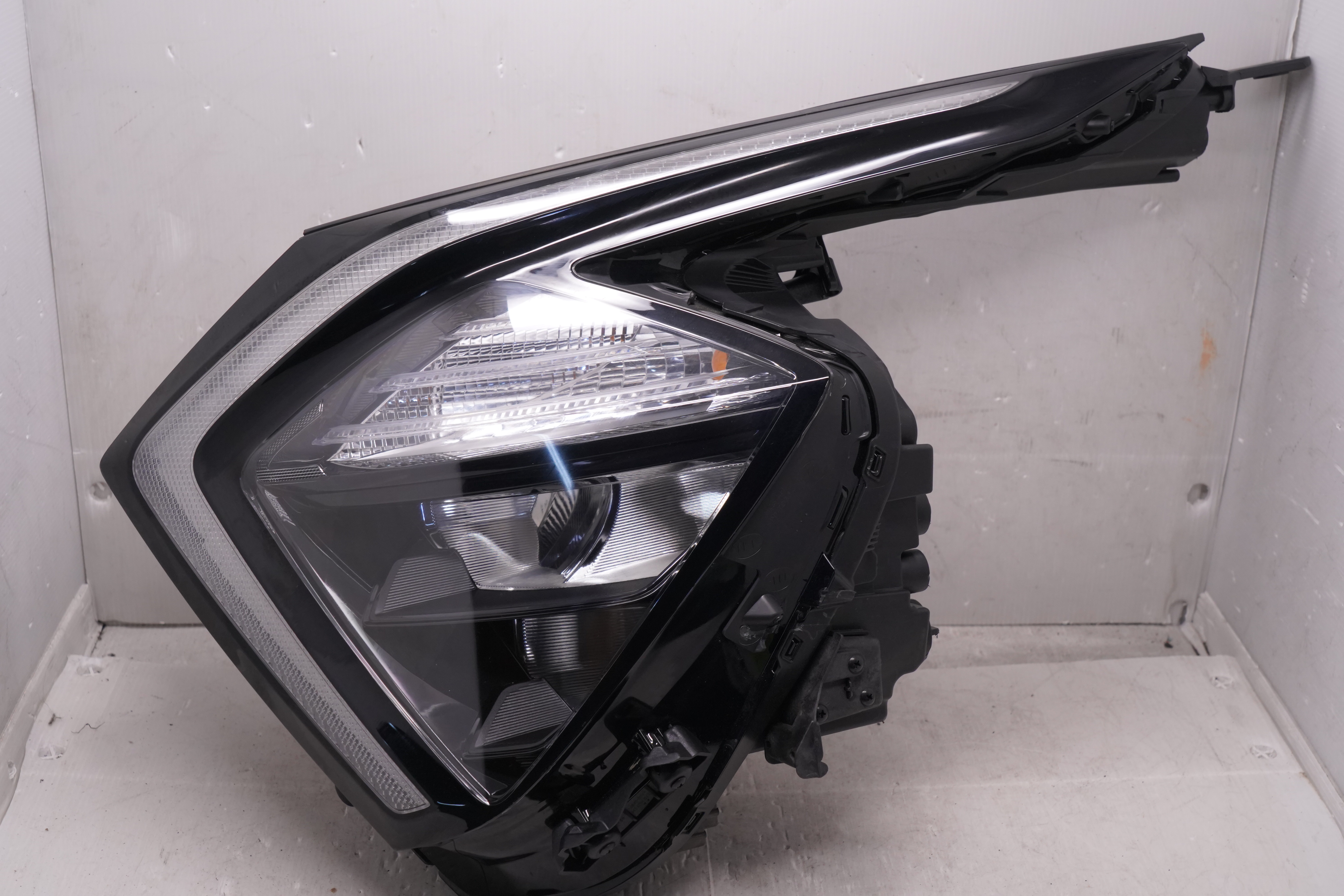 KIA SPORTAGE 2022-2024 LED L.H.S HEADLIGHT GENUINE