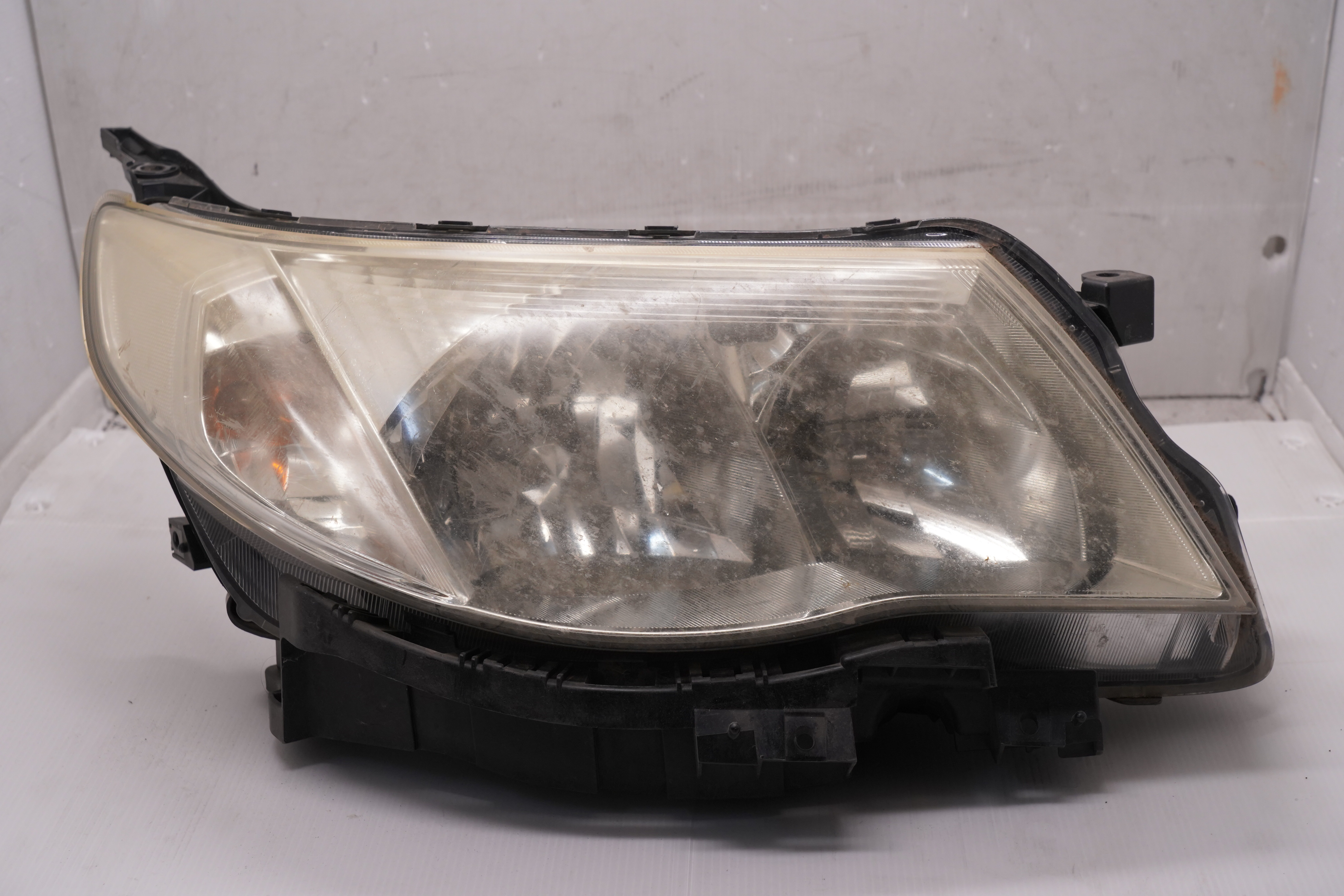 SUBARU FORESTER SH 2008-2012 XENON R.H.S HEADLIGHT GENUINE