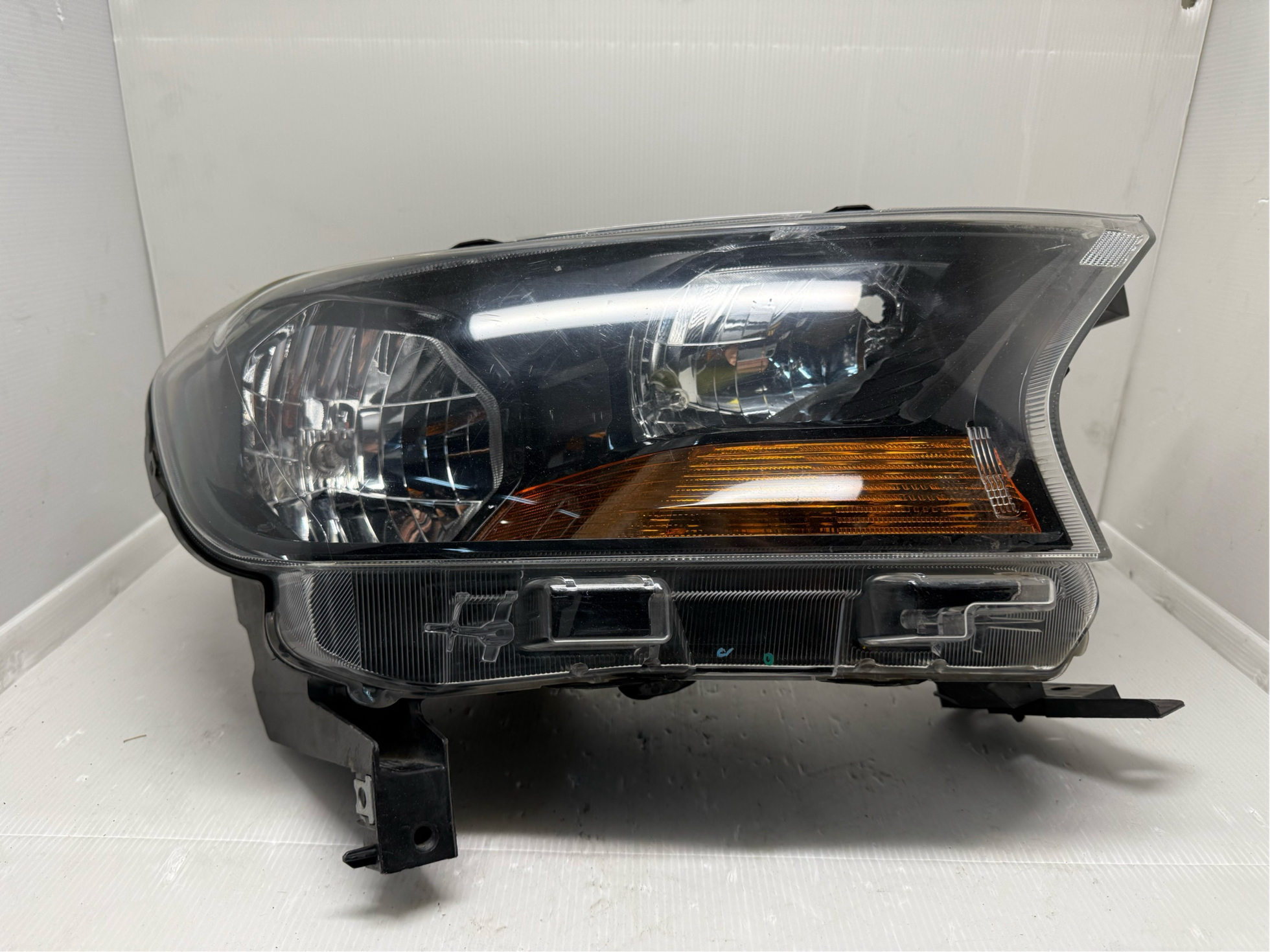 Ford EVEREST RANGER 2015-2019 HALOGEN R.H.S HEADLIGHT GENUINE
