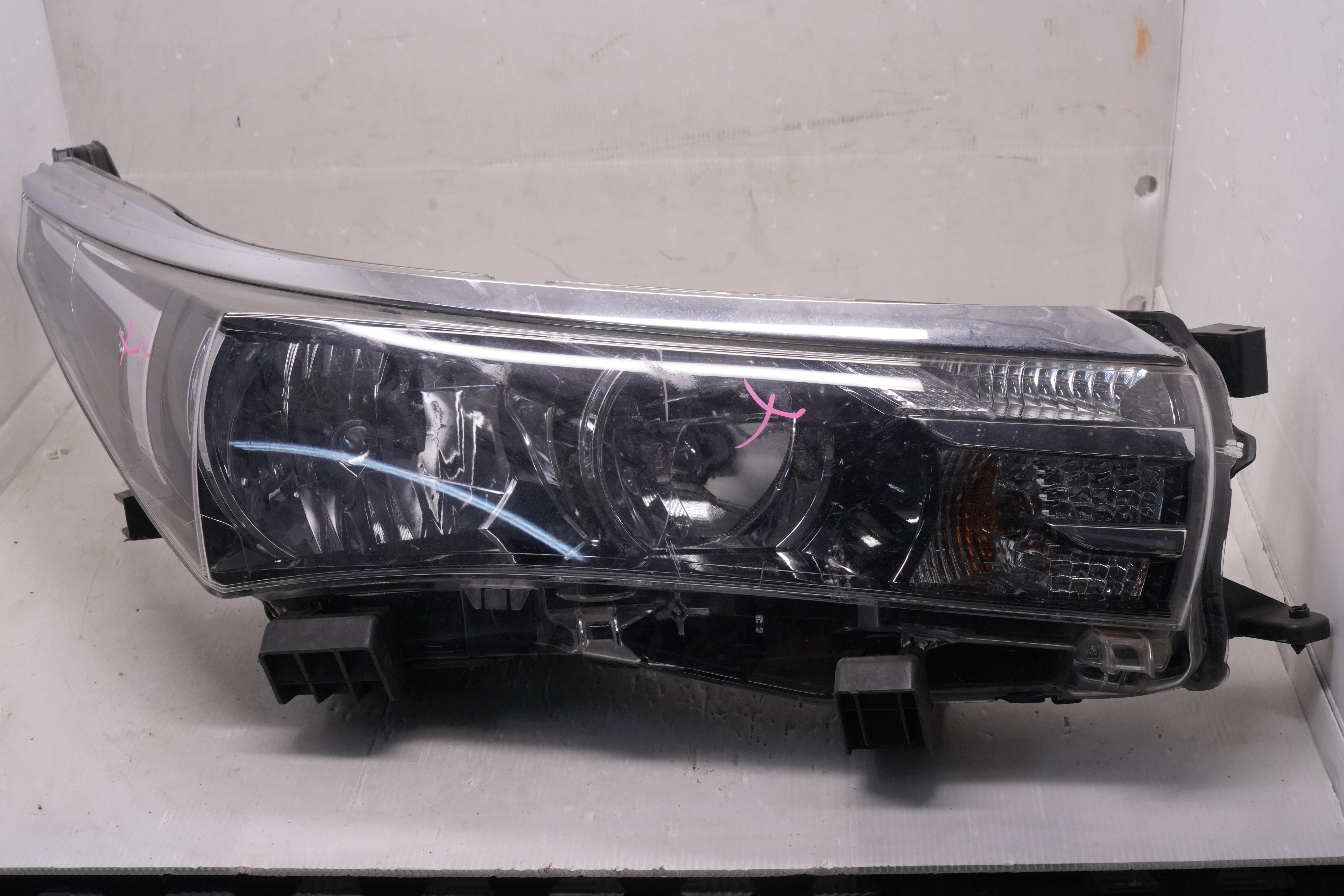 Toyota COROLLA/ALTIS 2013-2017 R.H.S HEADLIGHT