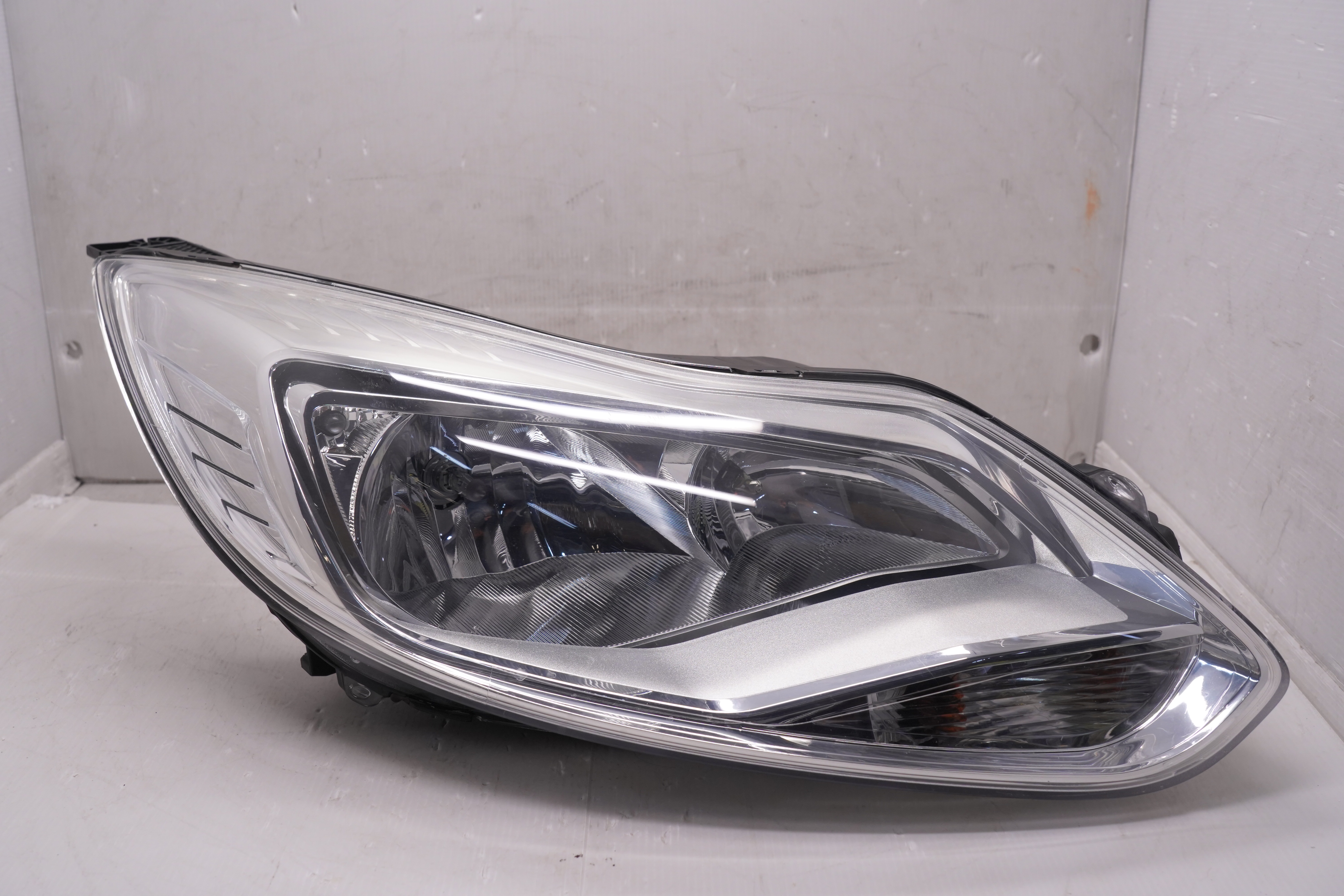 FORD FOCUS MK3 2011-2015 R.H.S HEADLIGHT GENUINE