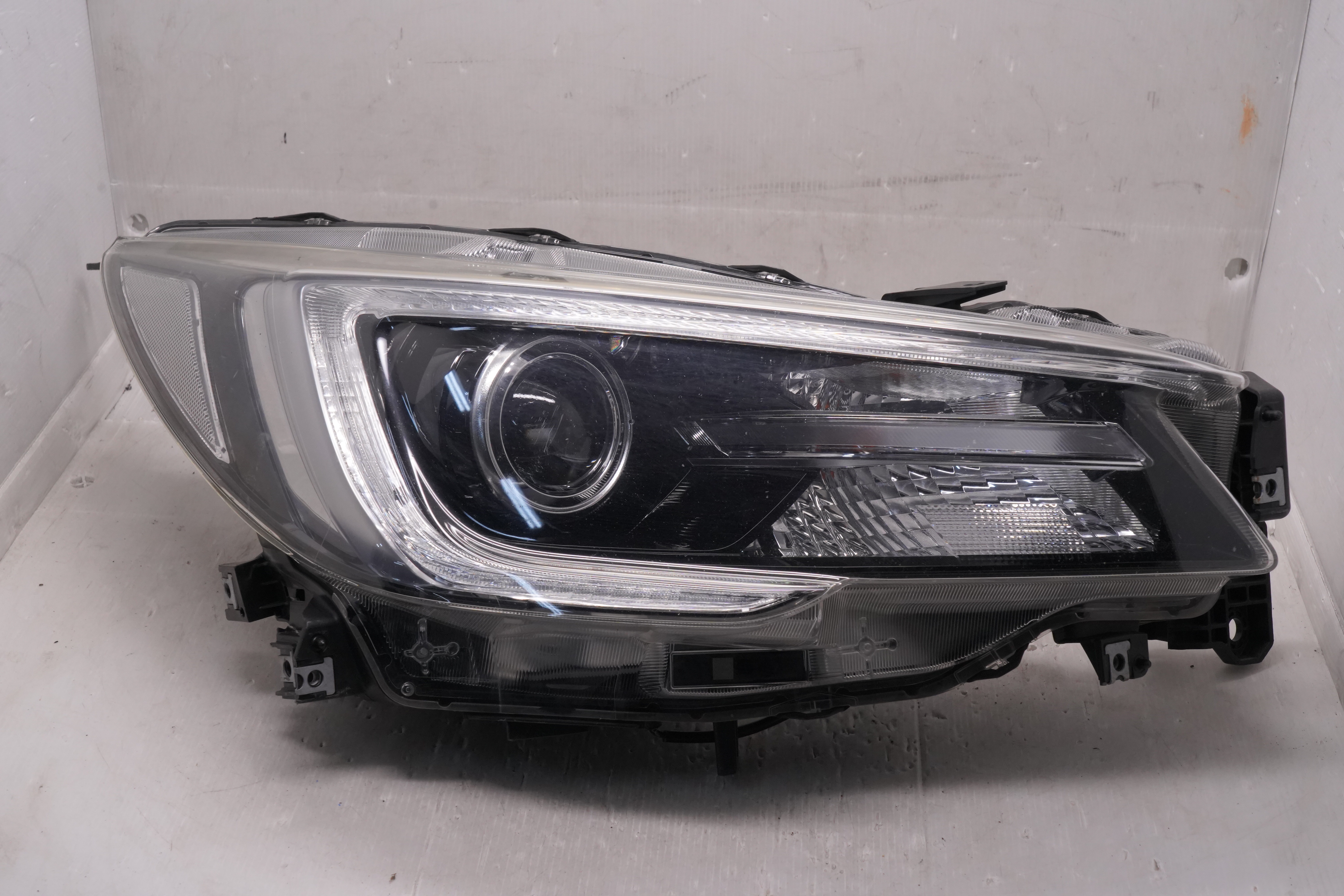 SUBARU LIBERTY OUTBACK 2018-2019 LED R.H.S HEADLIGHT GENUINE