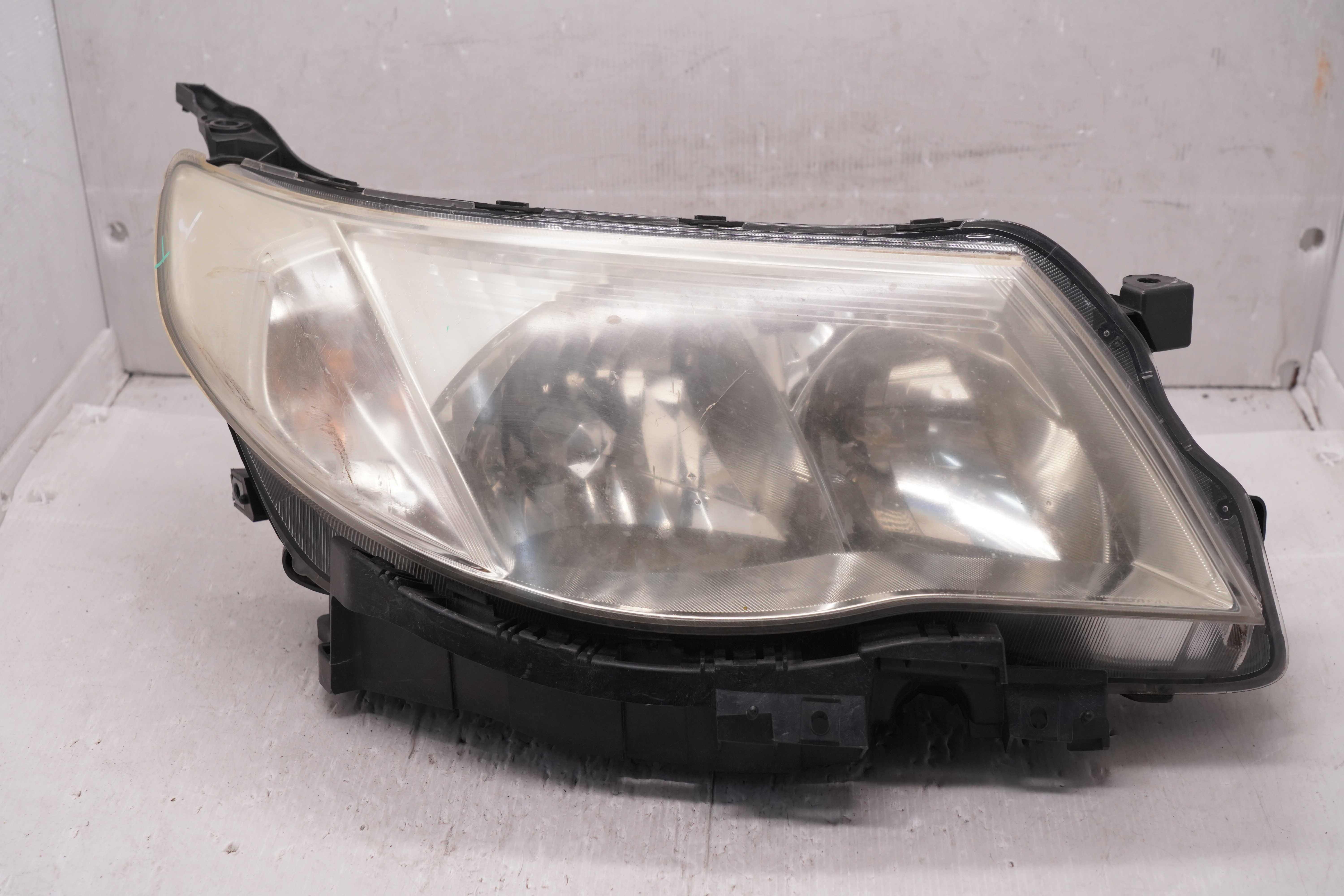 SUBARU FORESTER 2008-2012 HALOGEN R.H.S HEADLIGHT GENUINE