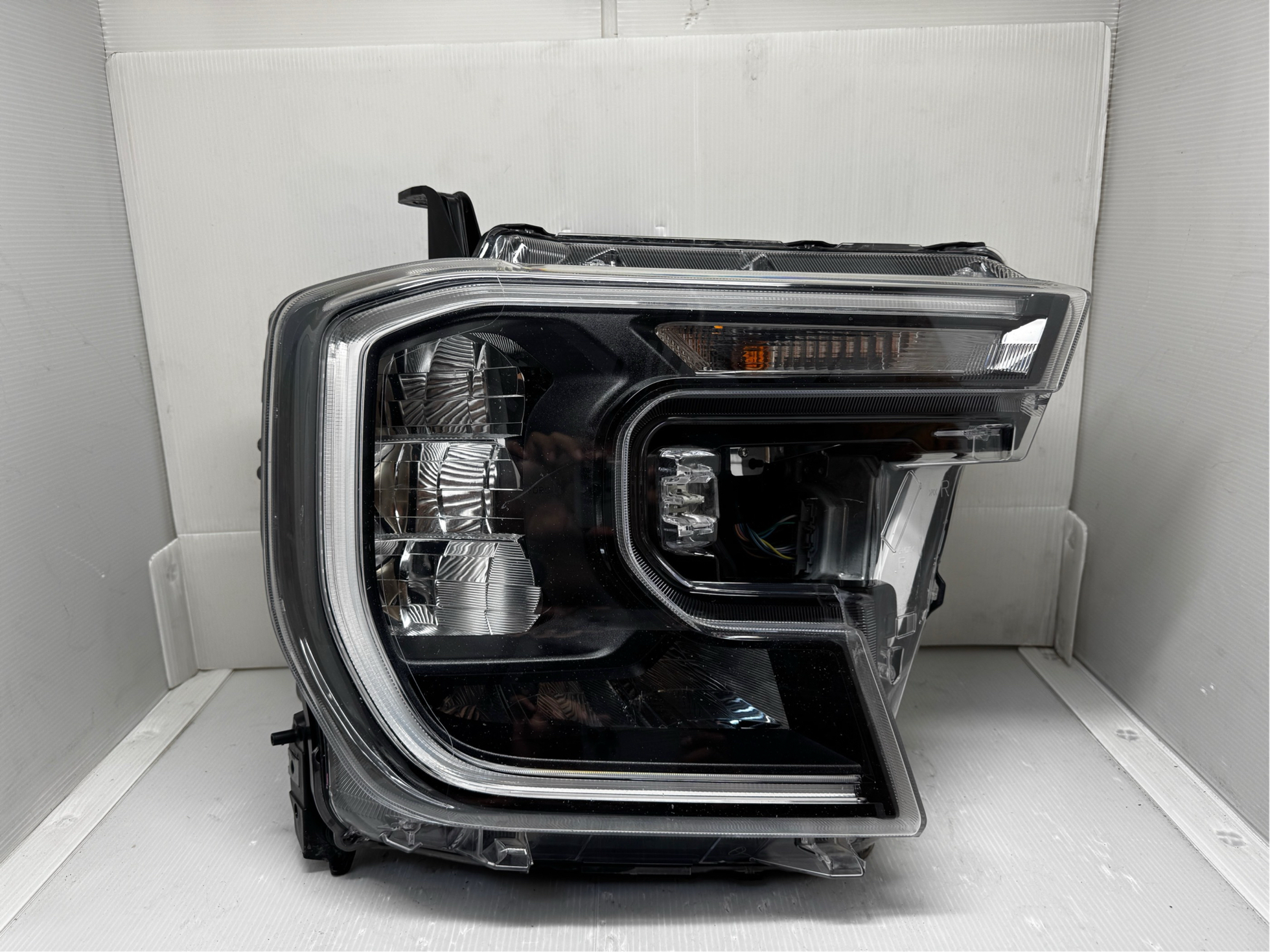 FORD EVEREST RANGER 2022-2024 LED R.H.S HEADLIGHT GENUINE