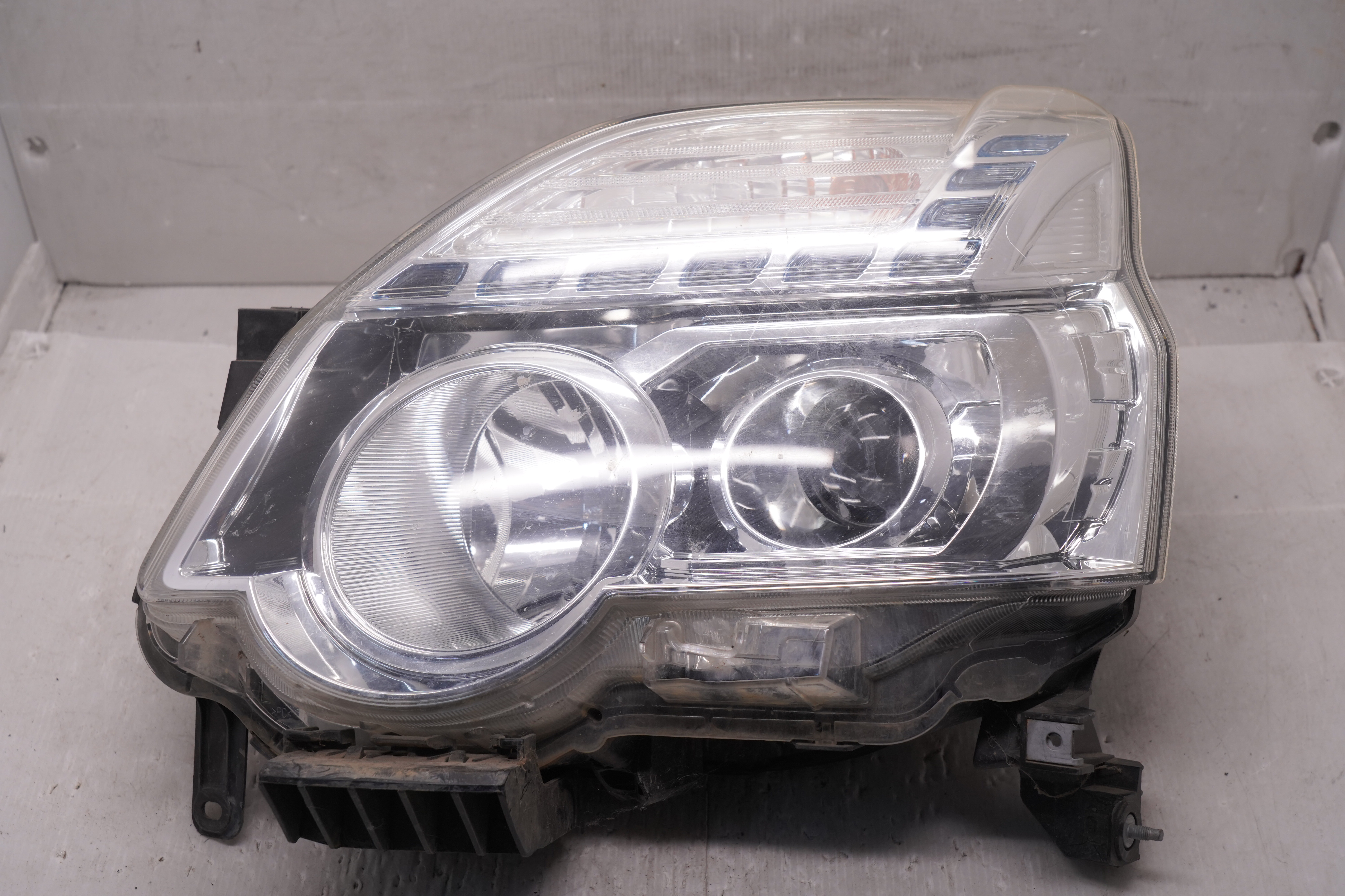 NISSAN X-TRAIL T31 2010-2013 HALOGEN L.H.S HEADLIGHT GENUINE