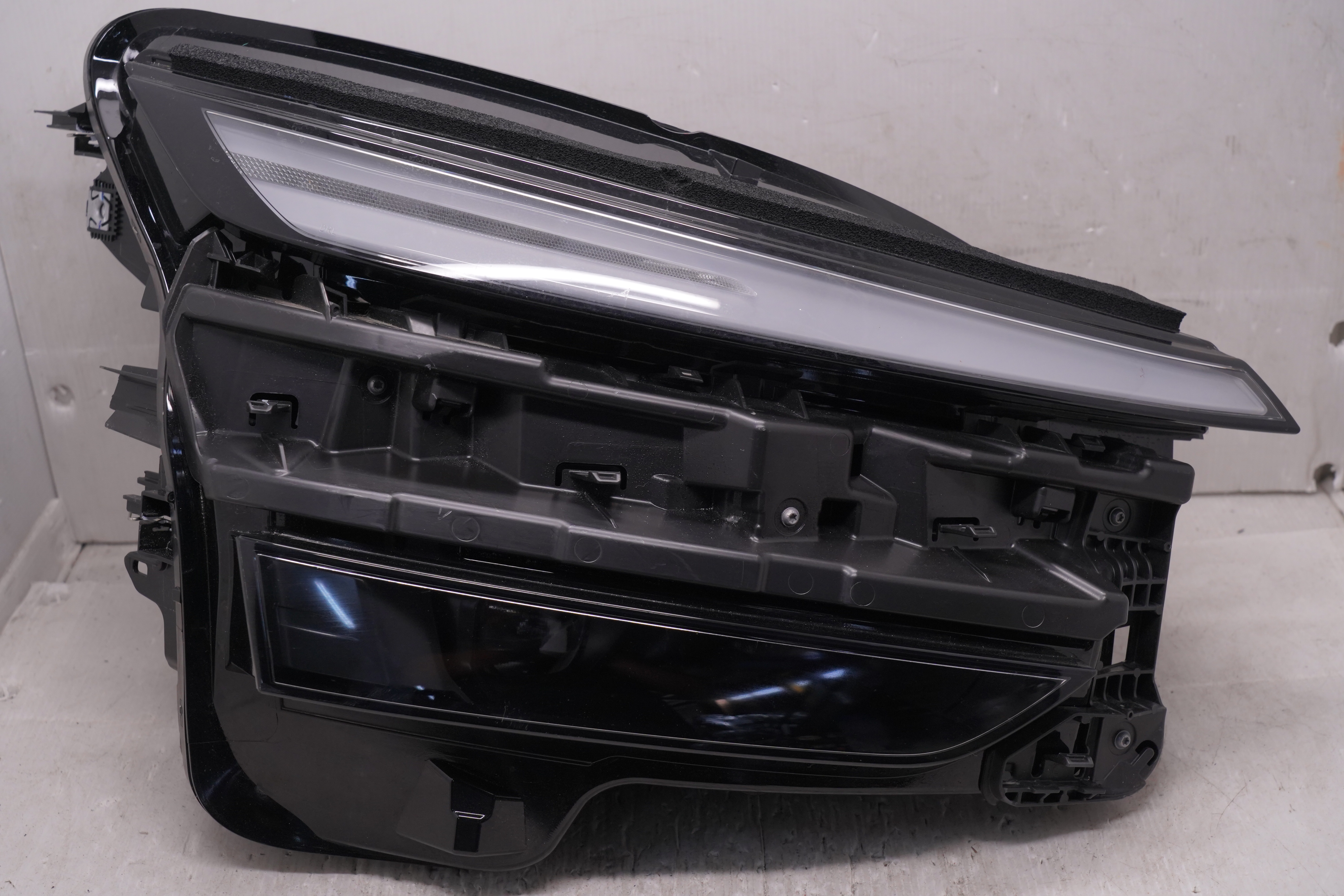 TESLA MODEL Y 2025-2026 LED R.H.S HEADLIGHT GENUINE