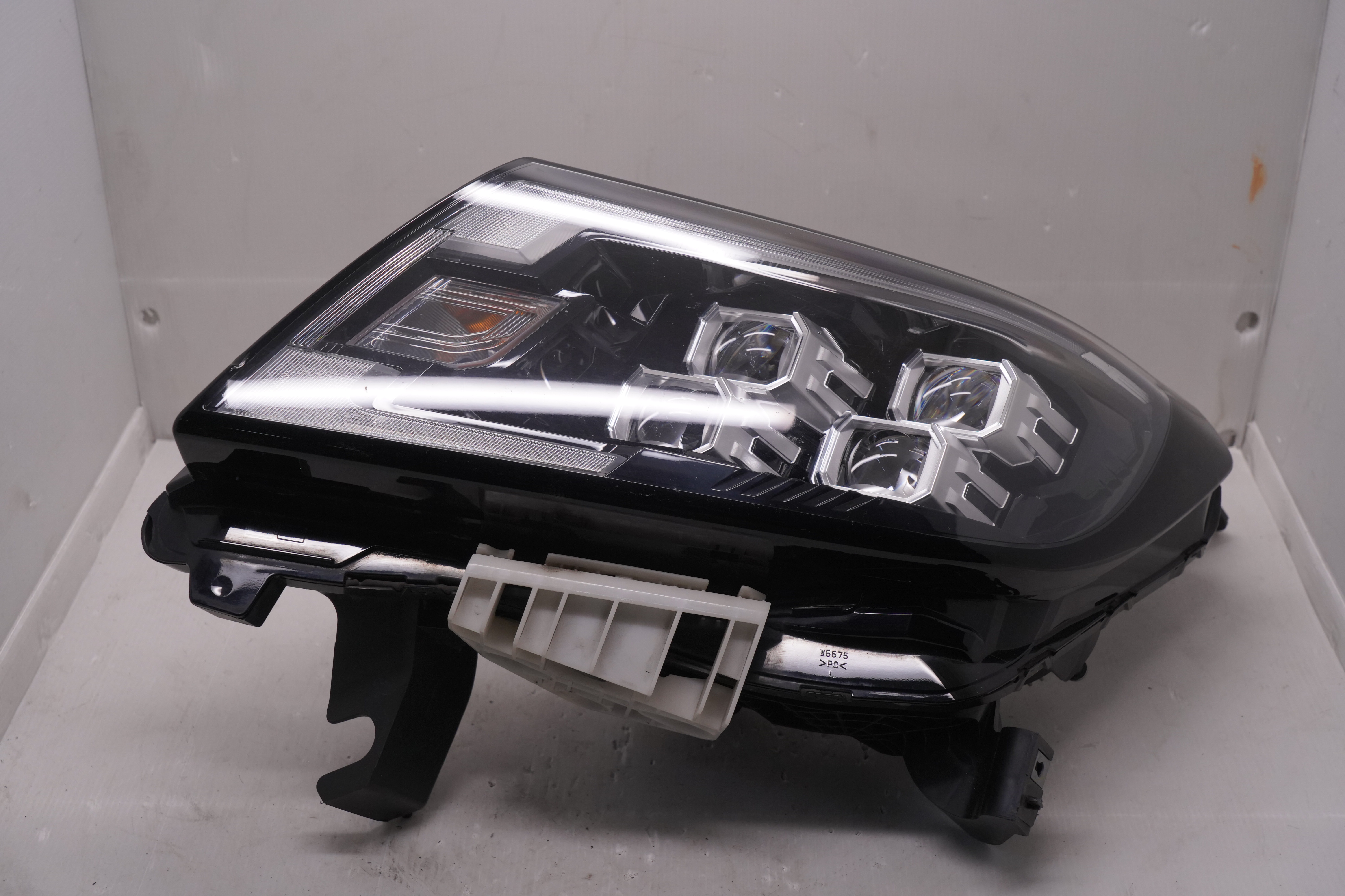 NISSAN NAVARA 2021-2023 LED L.H.S HEADLIGHT GENUNINE