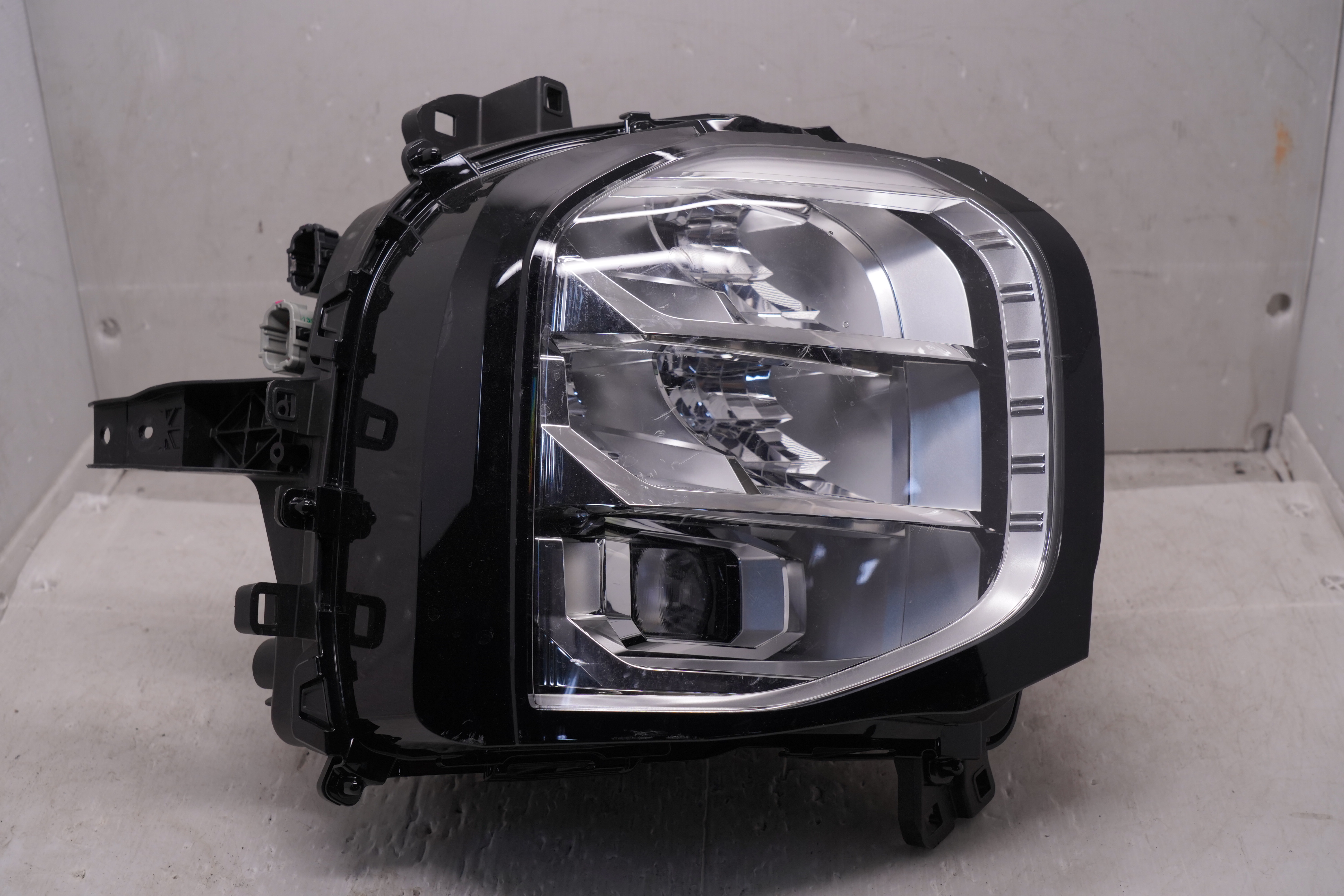 MITSUBISHI OUTLANDER 2021-2023 LED R.H.S HEADLIGHT GENUINE