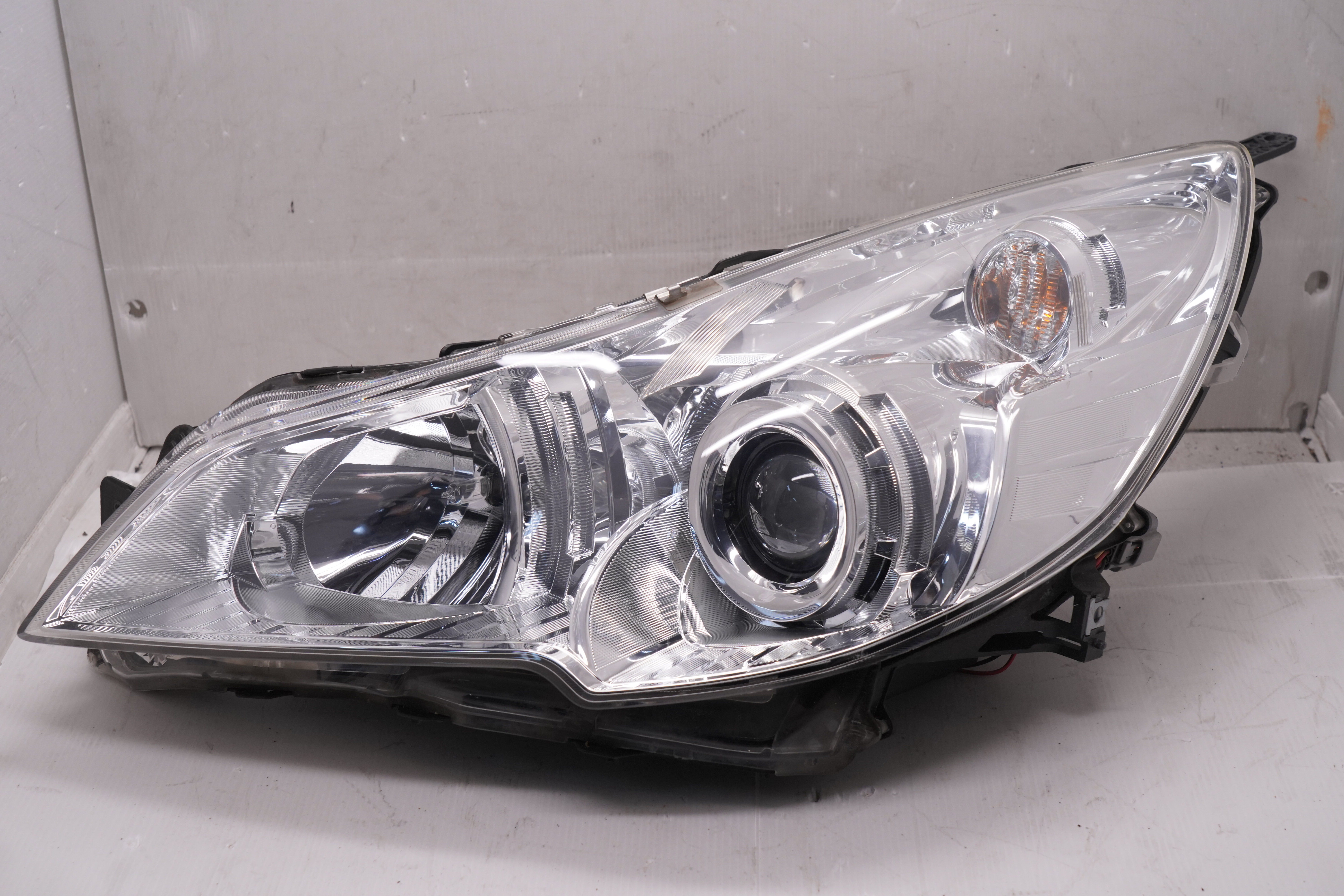SUBARU FORESTER 2013-2015 HALOGEN L.H.S HEADLIGHT GENUINE