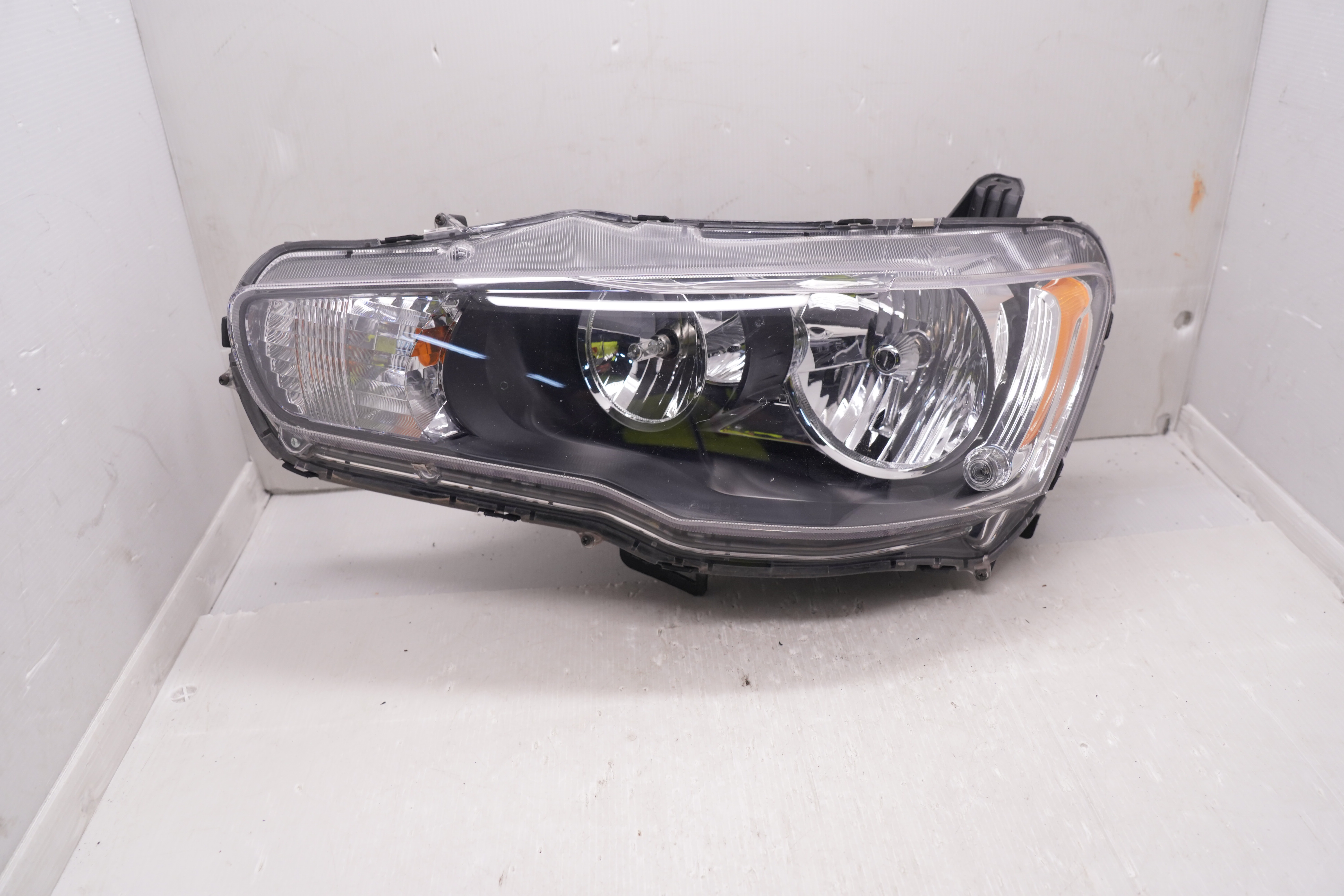 MITSUBISHI LANCER 2008-2018 HALOGEN L.H.S HEADLIGHT GENUINE