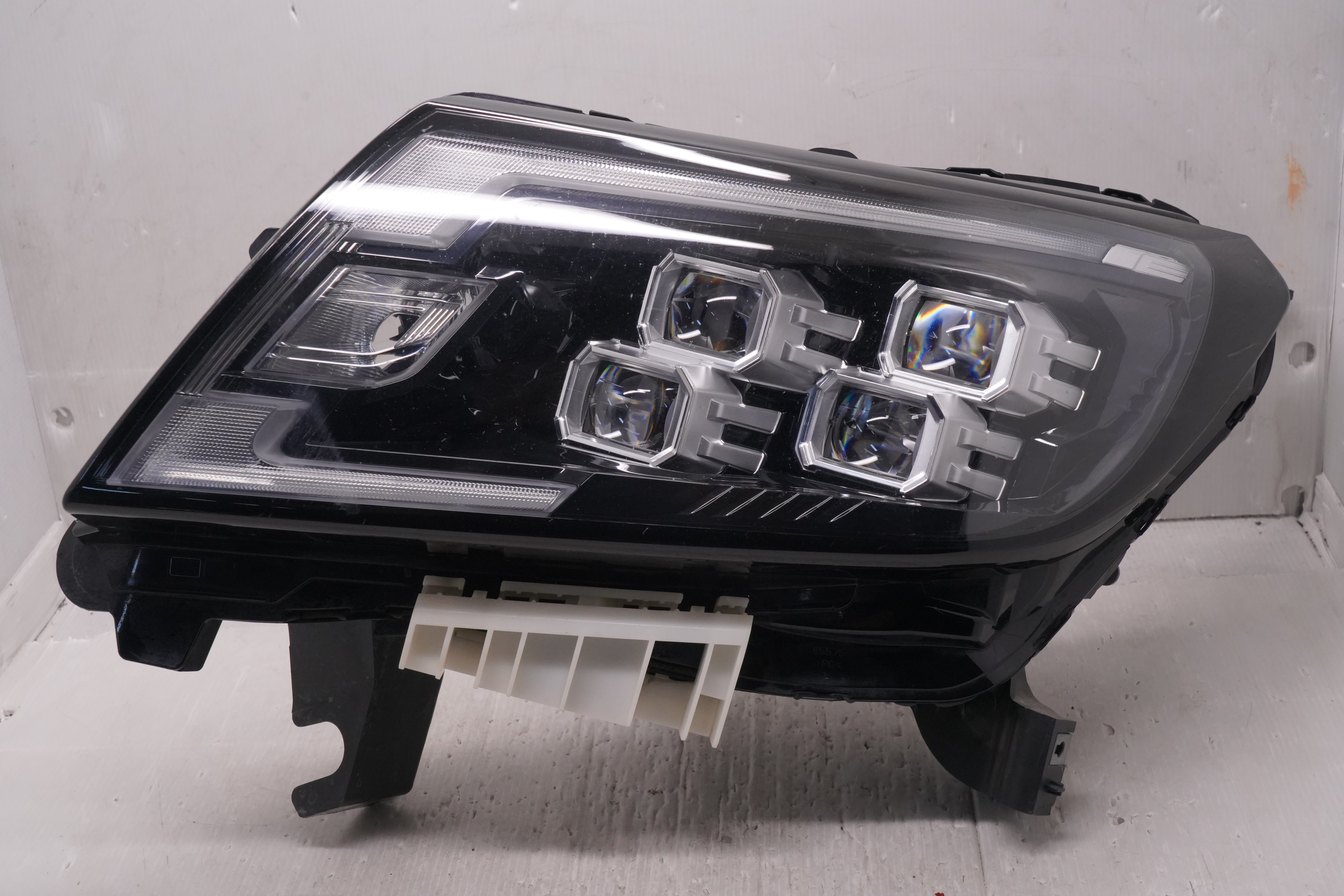 NISSAN NAVARA 2021-2023 LED L.H.S HEADLIGHT GENUINE
