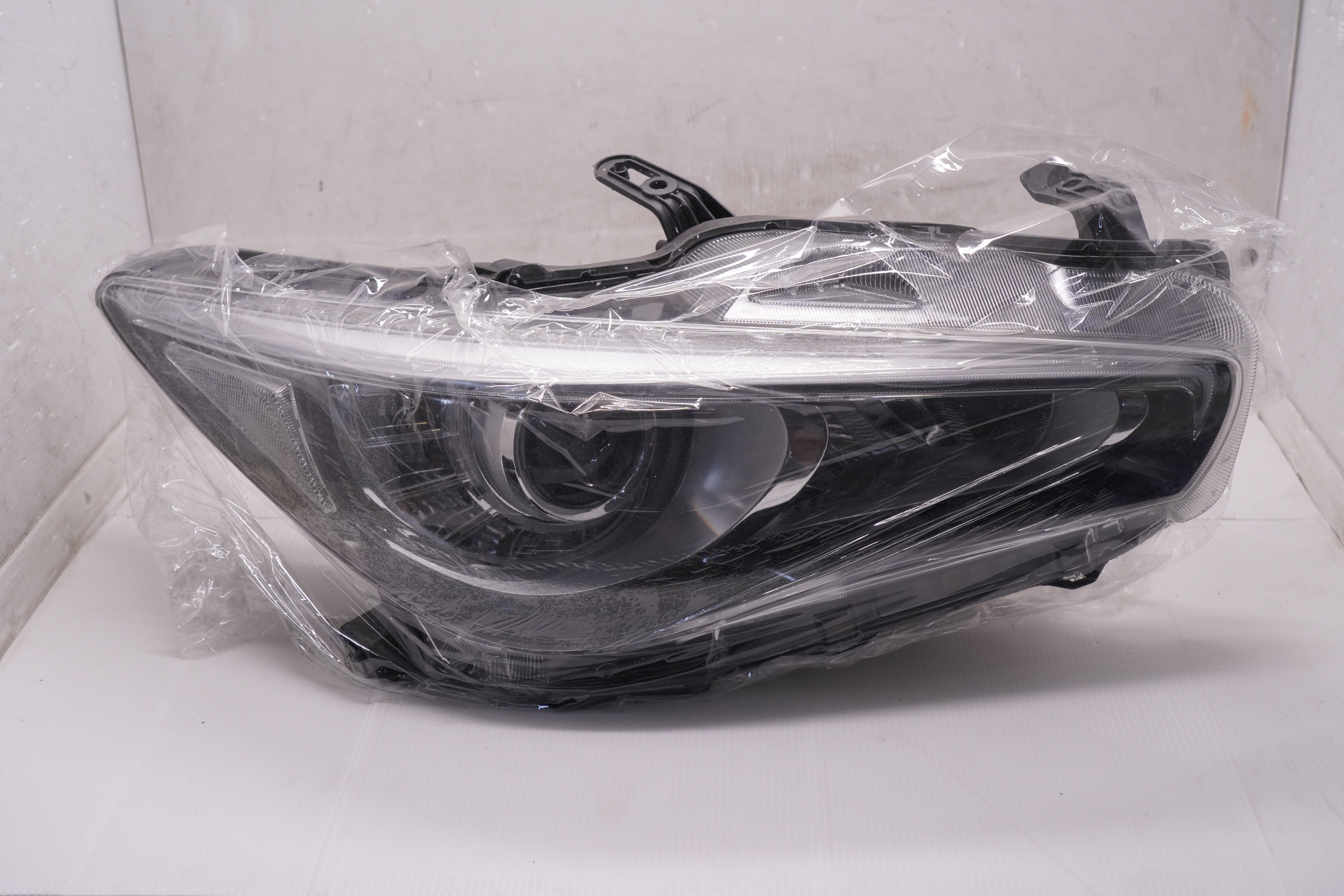 INFINITI Q50 2014-2022 XENON R.H.S HEADLIGHT GENUINE