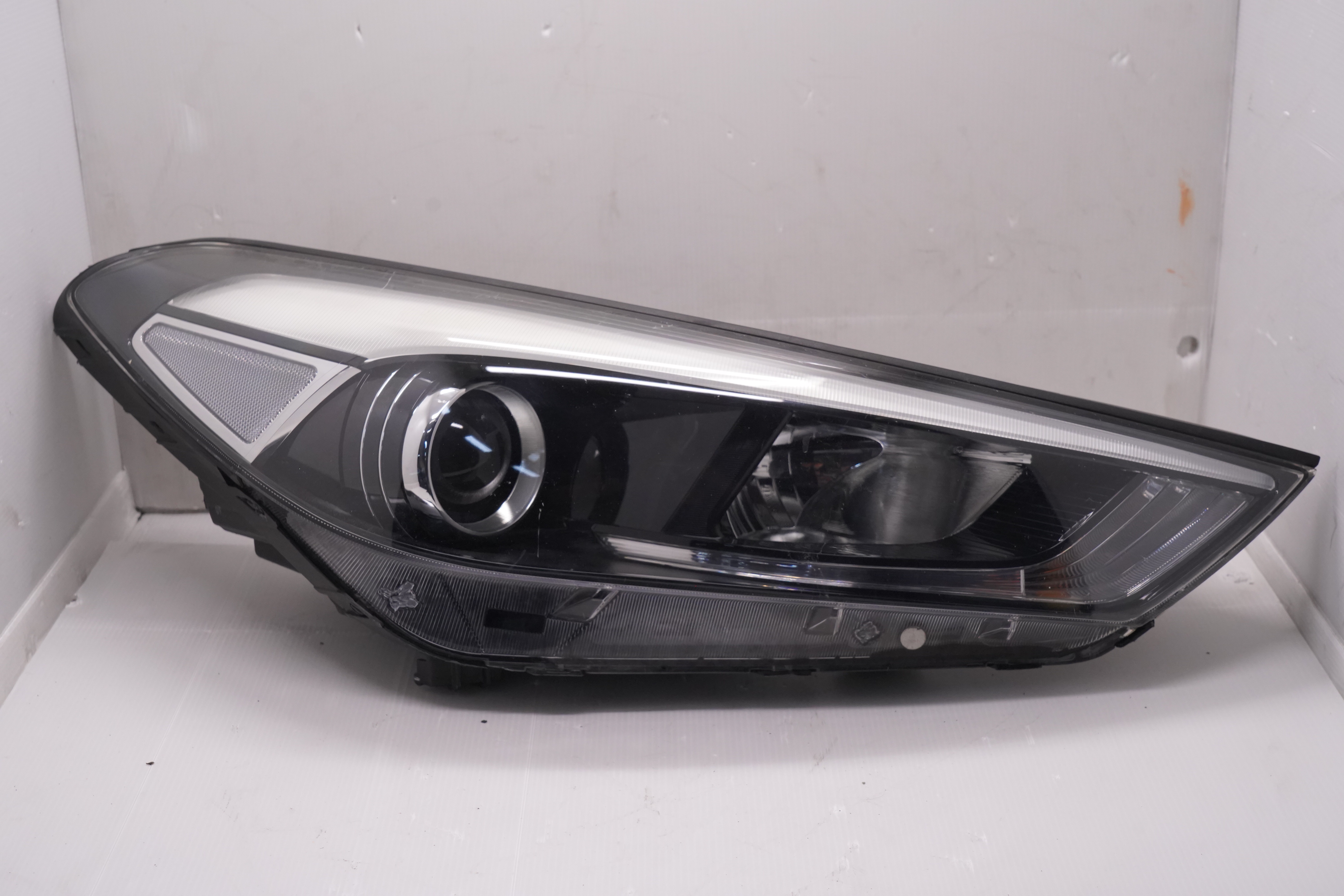 HYUNDAI TUCSON XG 2015-2017 HALOGEN R.H.S HEADLIGHT GENUINE