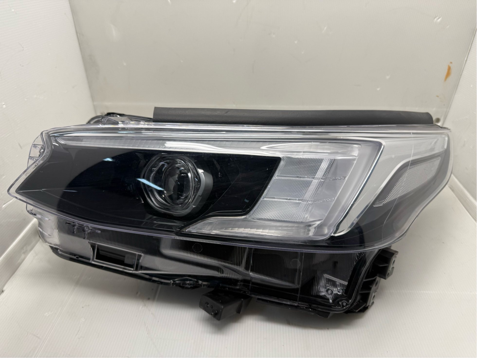 SUBARU LIBERTY OUTBACK 2020-2022 LED L.H.S HEADLIGHT GENUINE