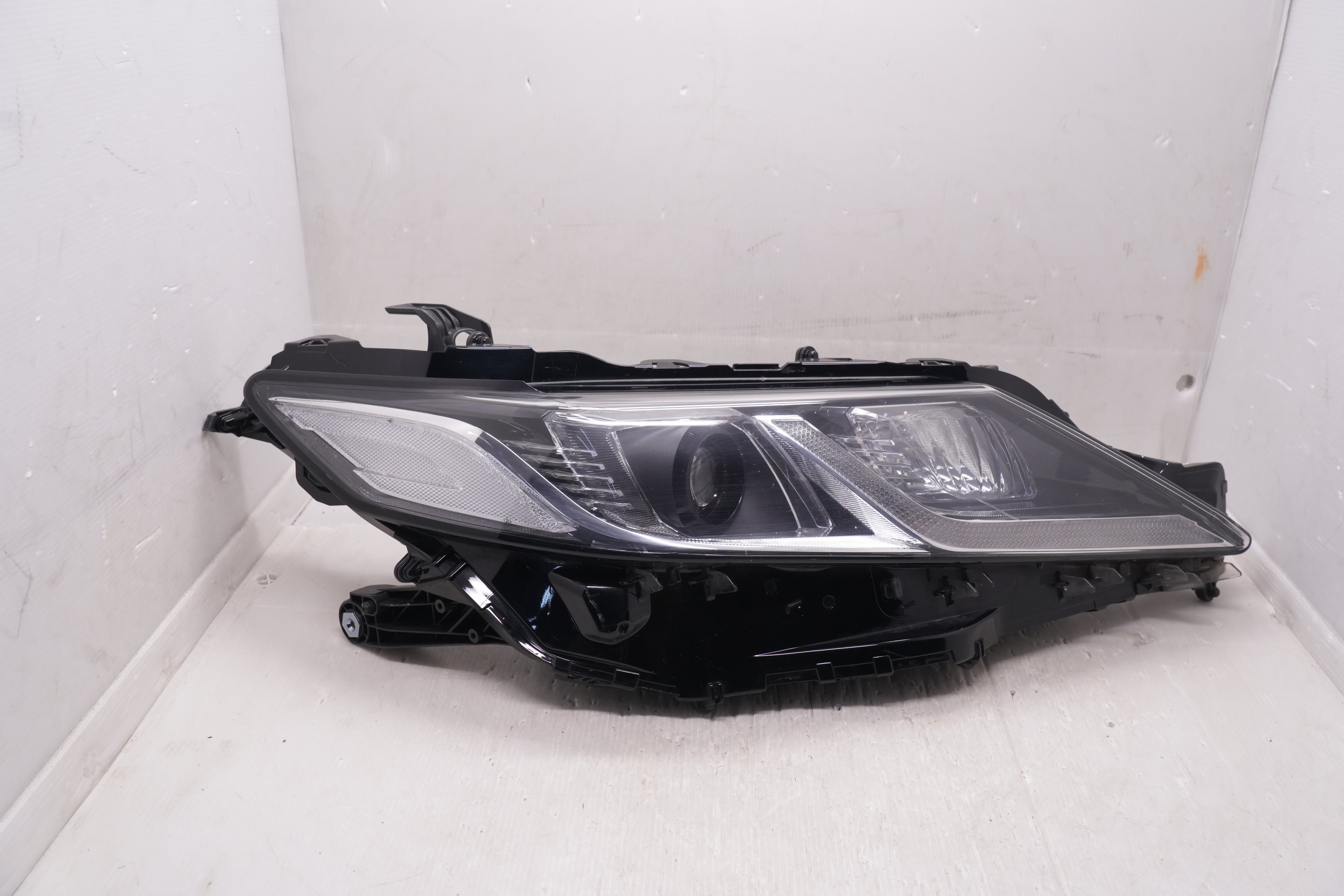 TOYOTA CAMRY ACV70 2018-2022 LED R.H.S HEADLIGHT GENUINE