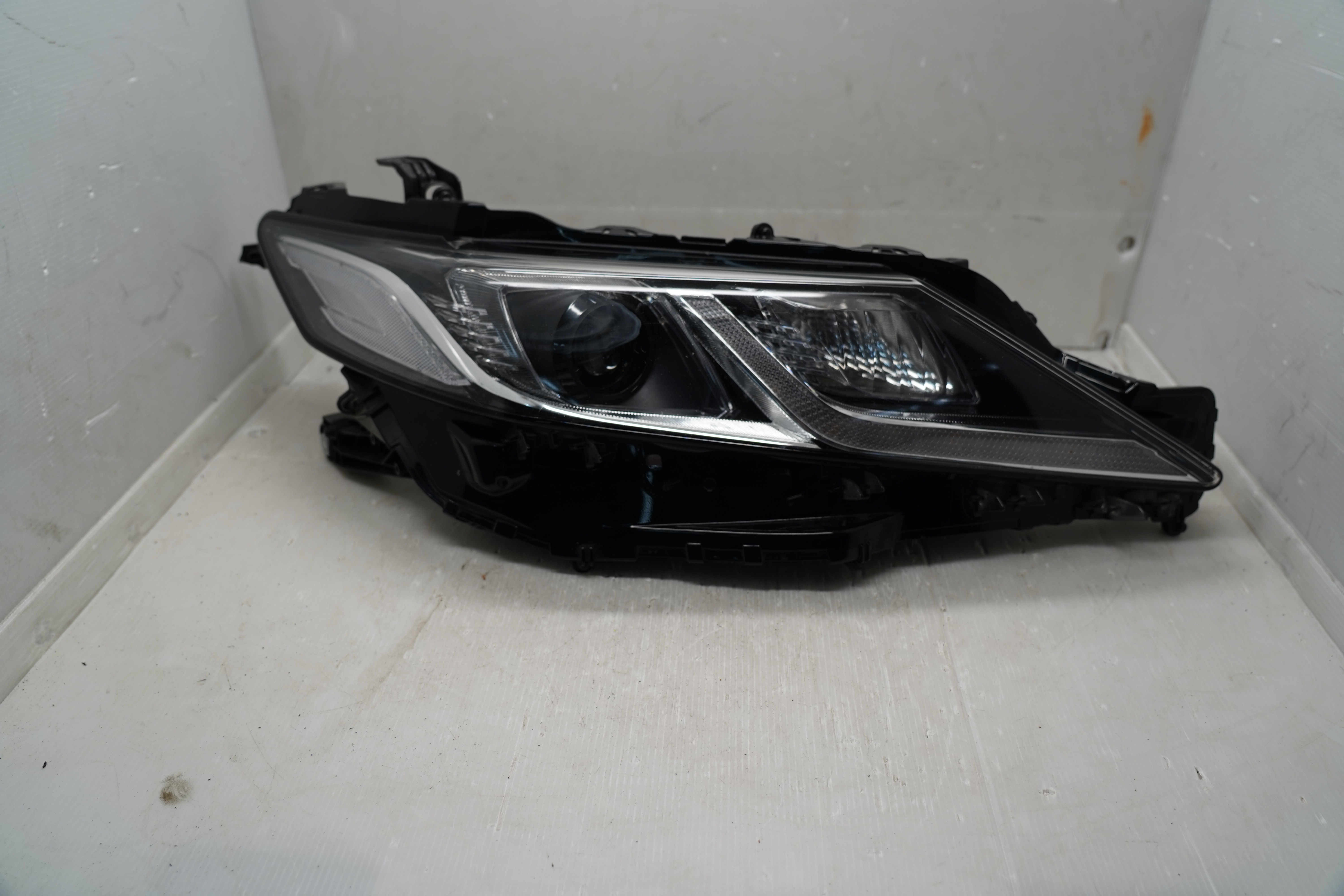 TOYOTA CAMRY ACV70 2018-2022 LED R.H.S HEADLIGHT GENUINE