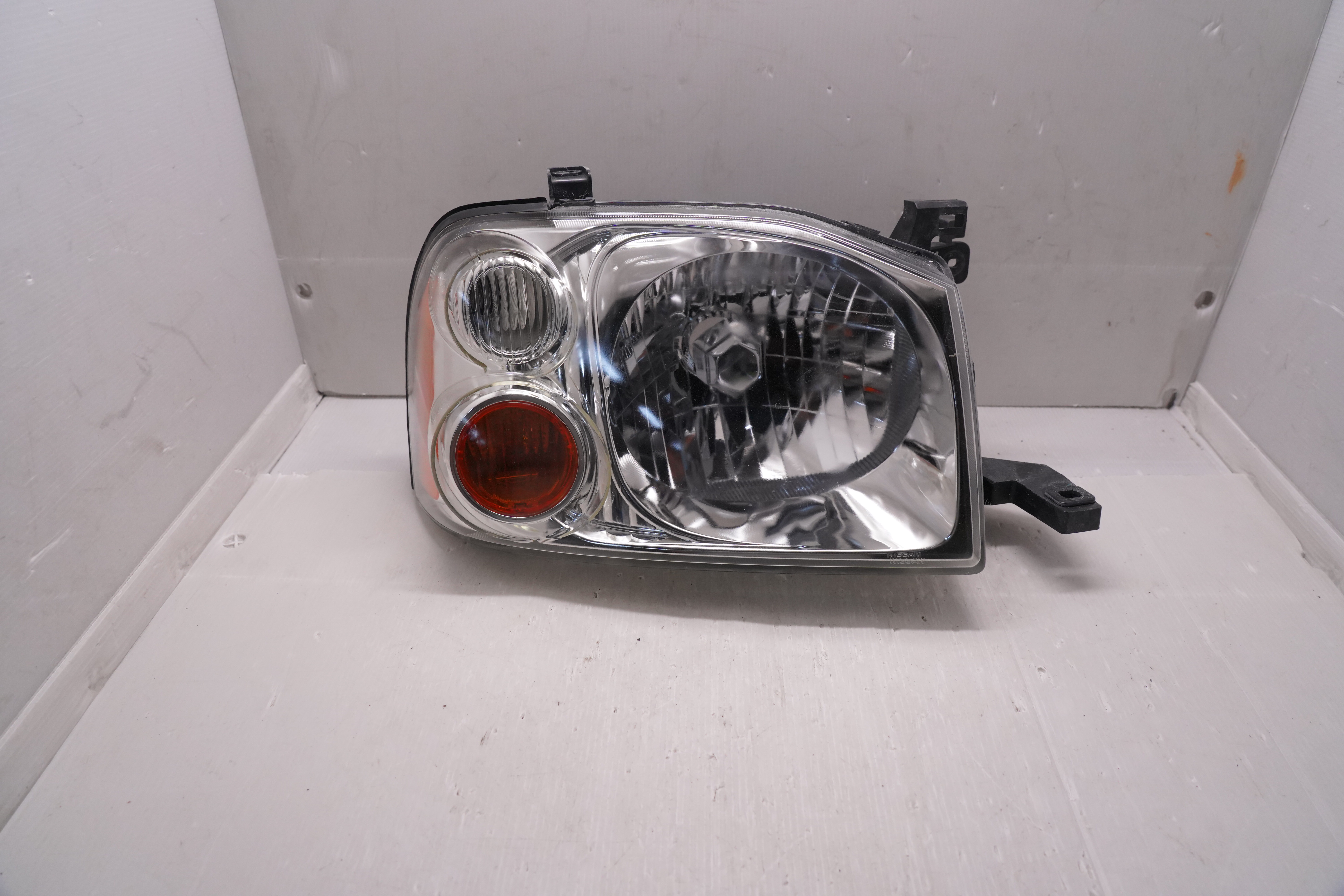 NISSAN NAVARA 2001-2014 HALOGEN R.H.S HEADLIGHT GENUINE