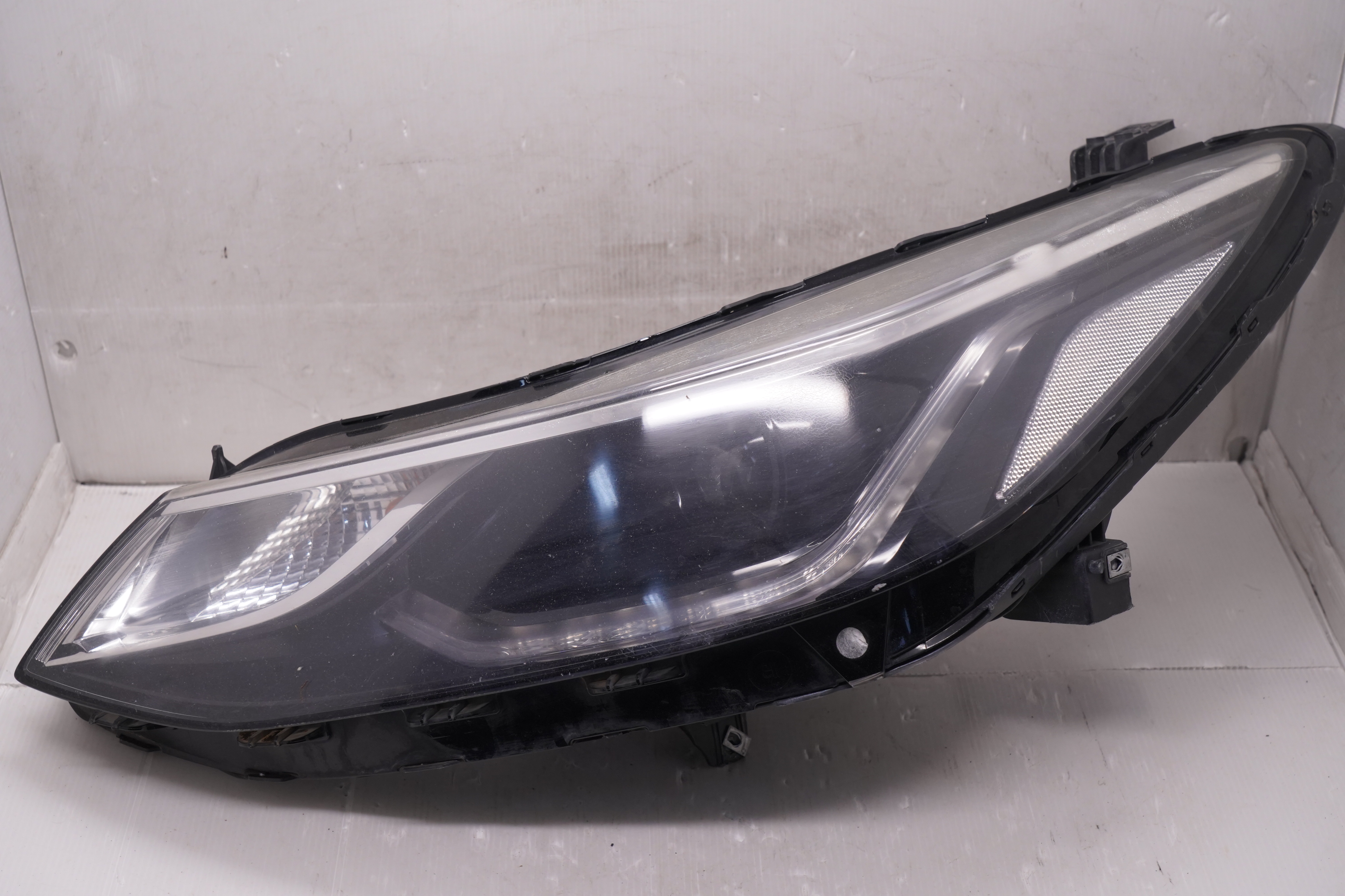 HOLDEN CRUZE 2021-2022 HALOGEN L.H.S HEADLIGHT GENUINE