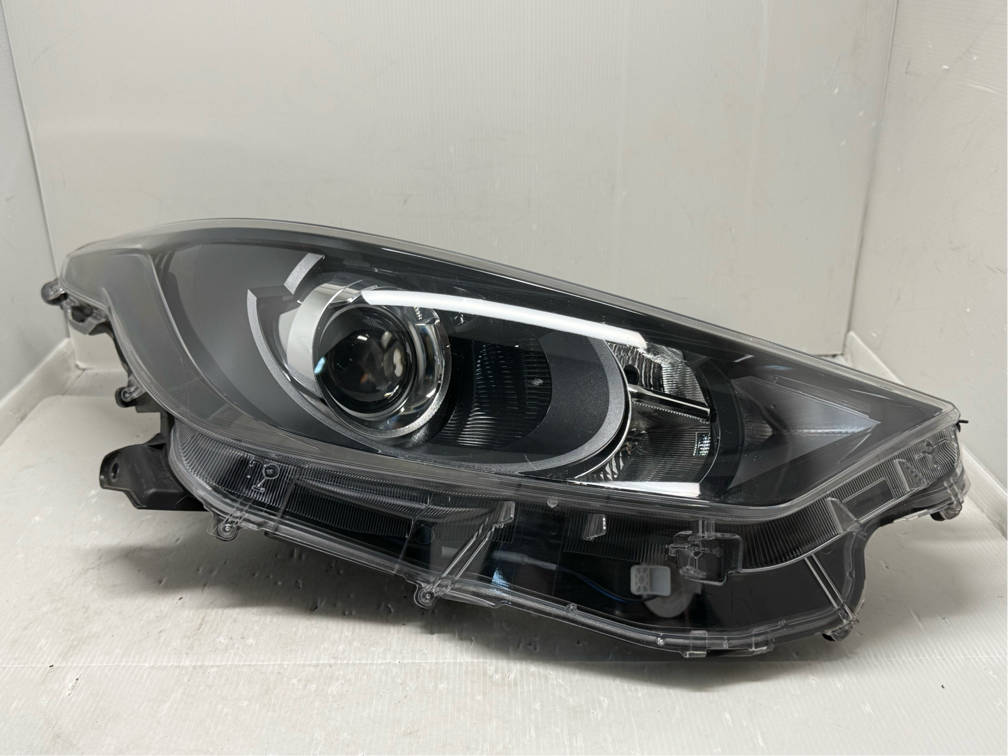 TOYOTA YARIS 2020-2023 HALOGEN R.H.S HEADLIGHT GENUINE