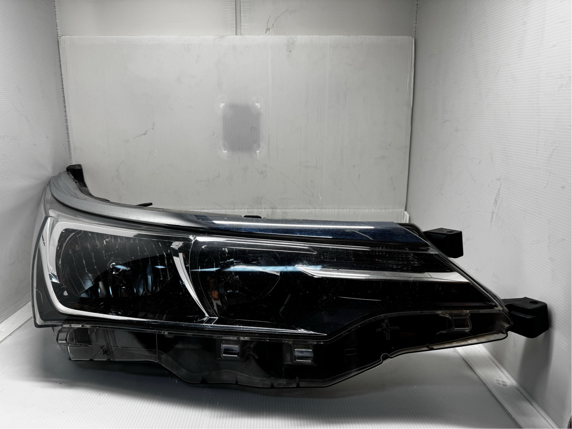 Toyota COROLLA 2017-2018 HALOGEN R.H.S HEADLIGHT GENUINE