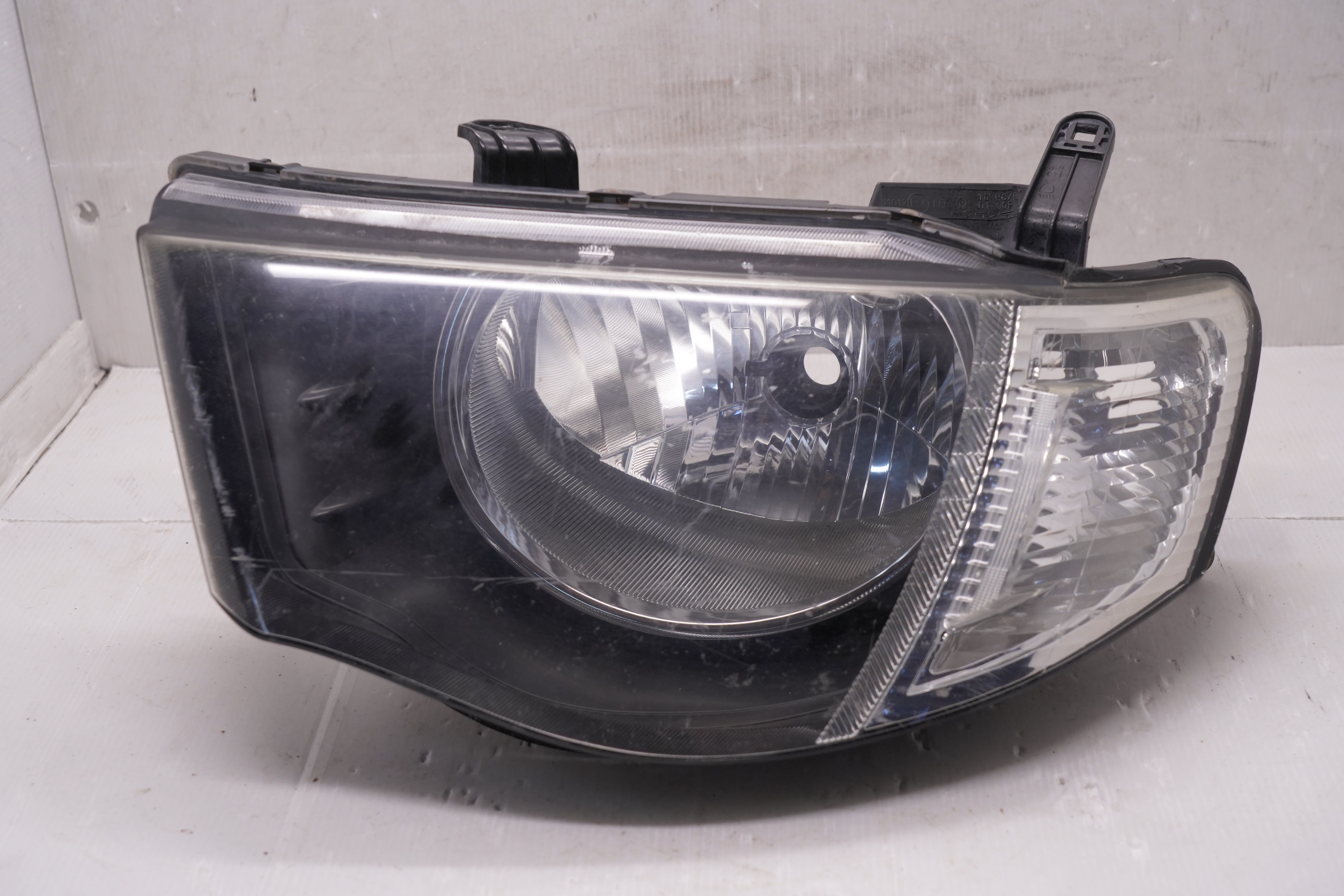 MITSUBISHI L200 2007-2015 L.H.S HEADLIGHT GENUINE