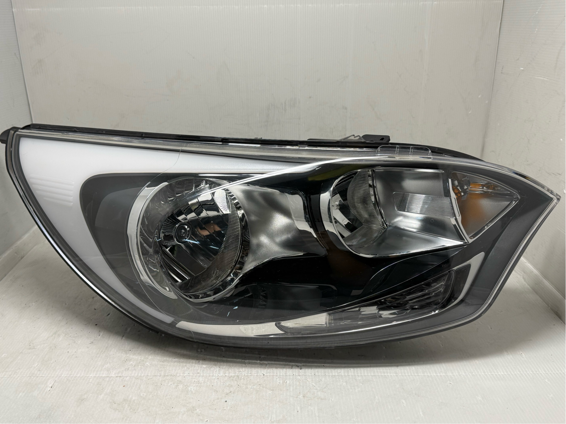 Kia RIO 2012-2017 HALOGEN R.H.S HEADLIGHT GENUINE